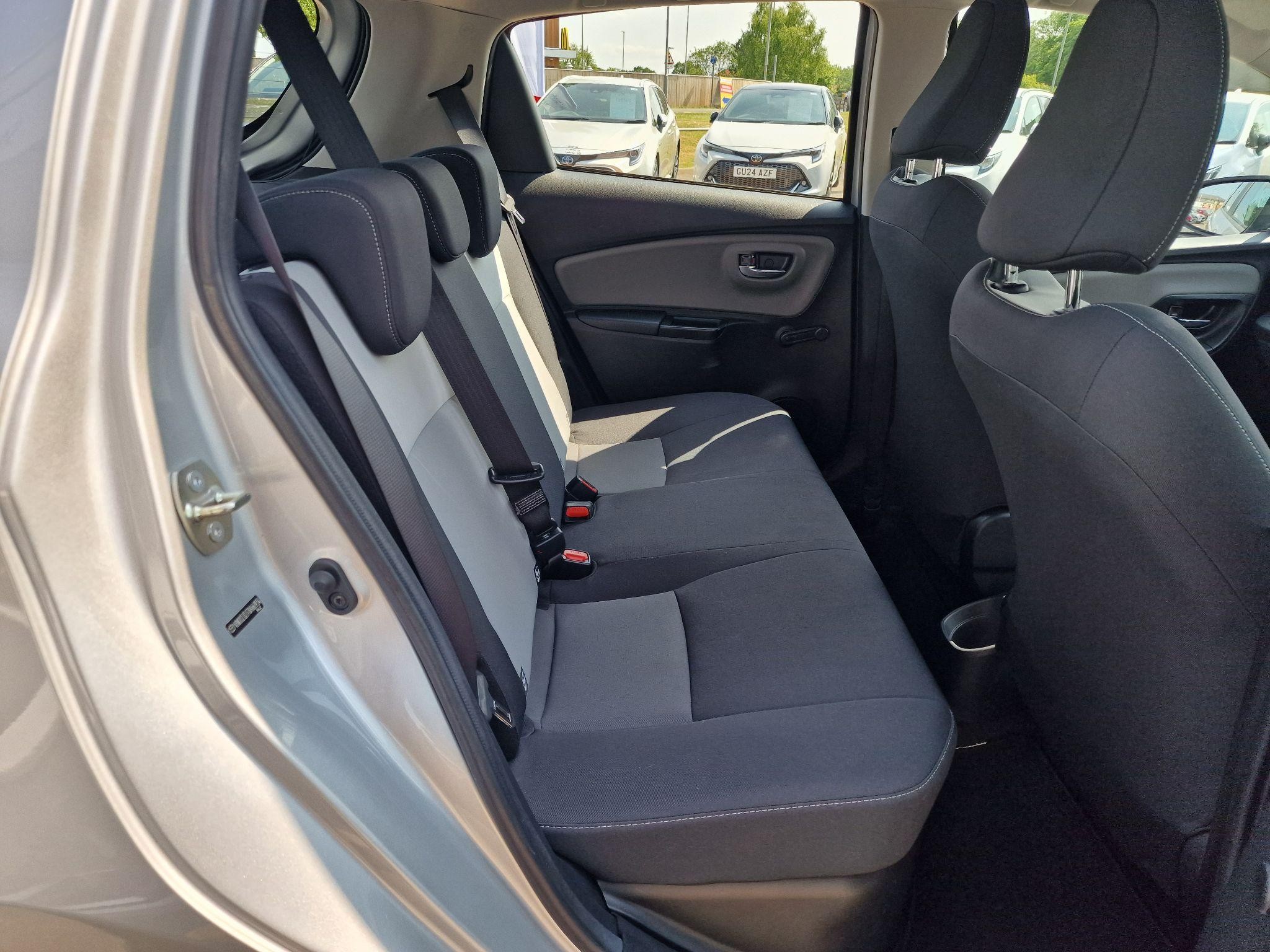 Toyota Yaris Image 15