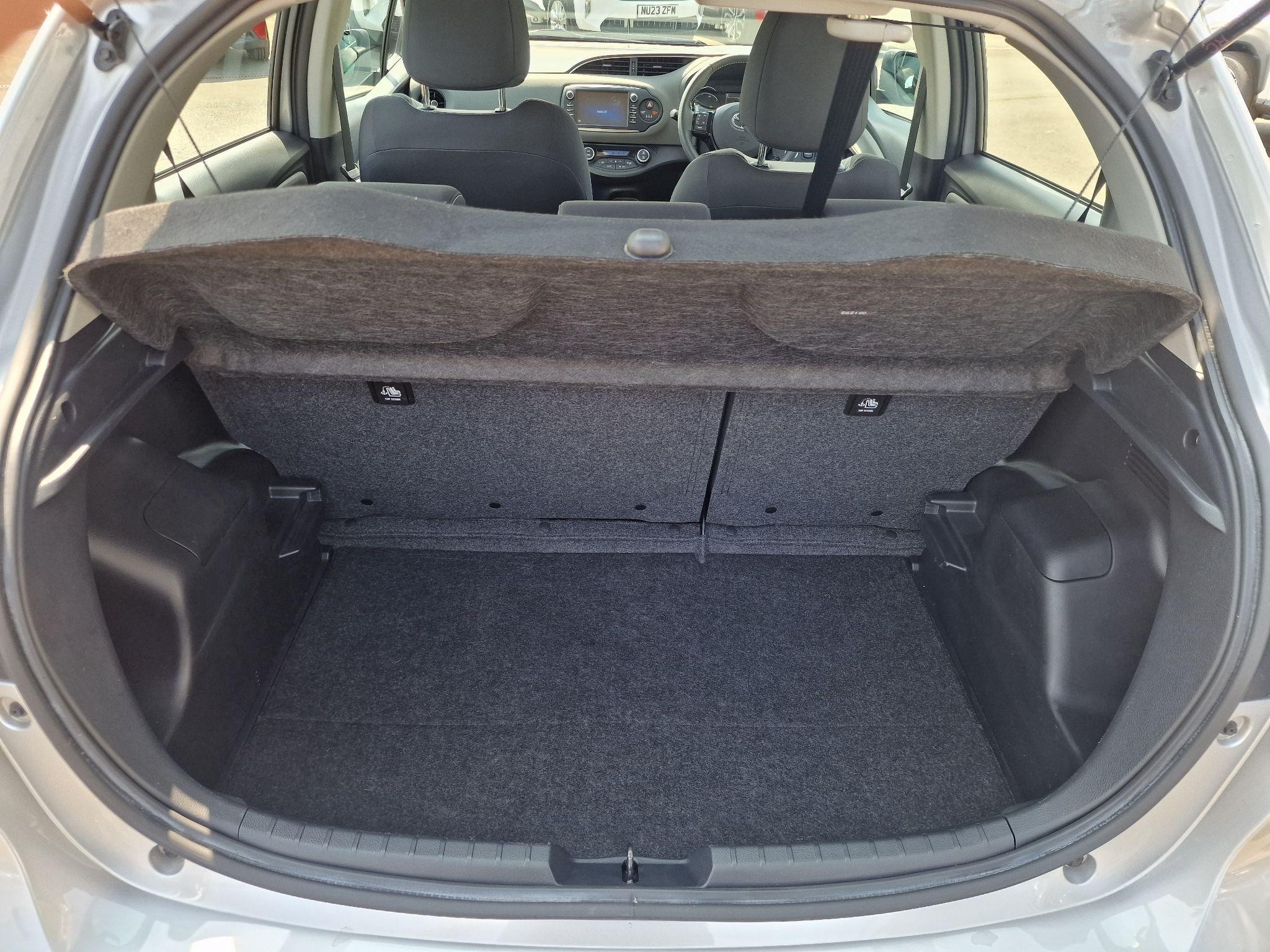 Toyota Yaris Image 16