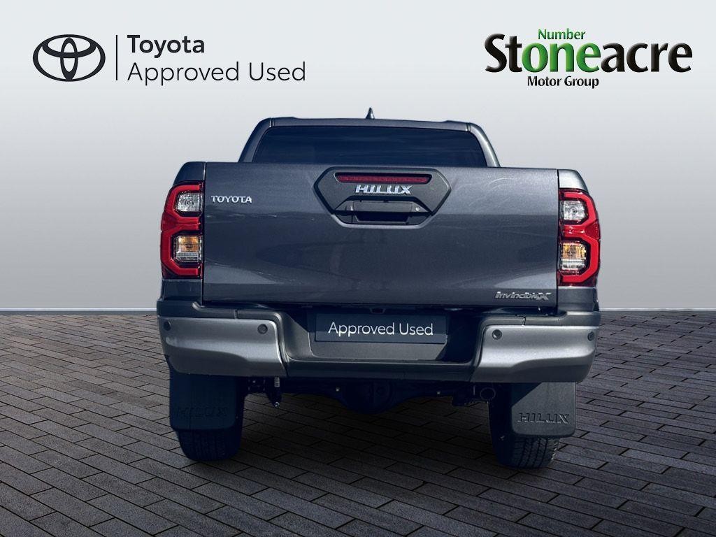 Toyota Hilux Image 6