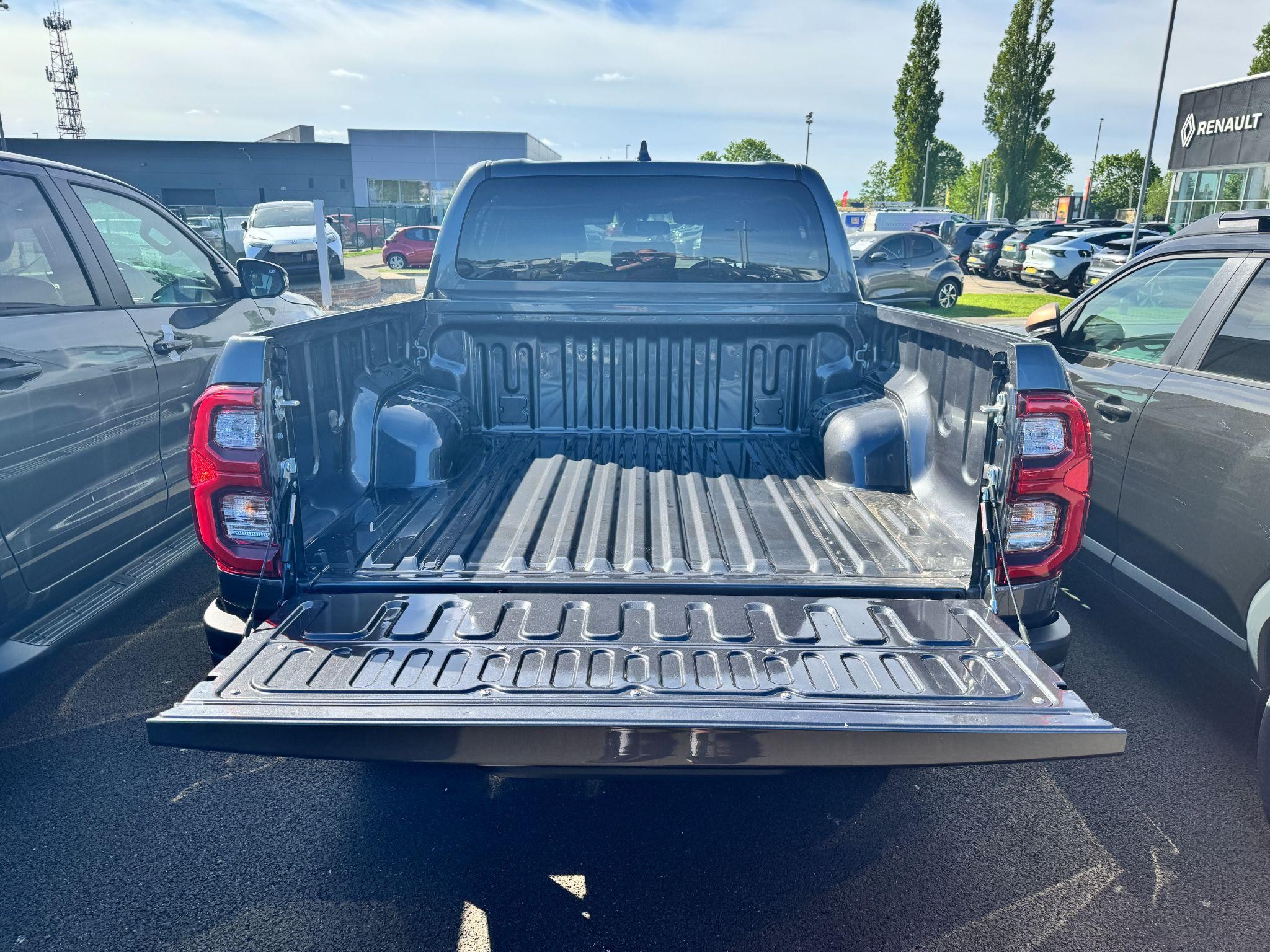 Toyota Hilux Image 12