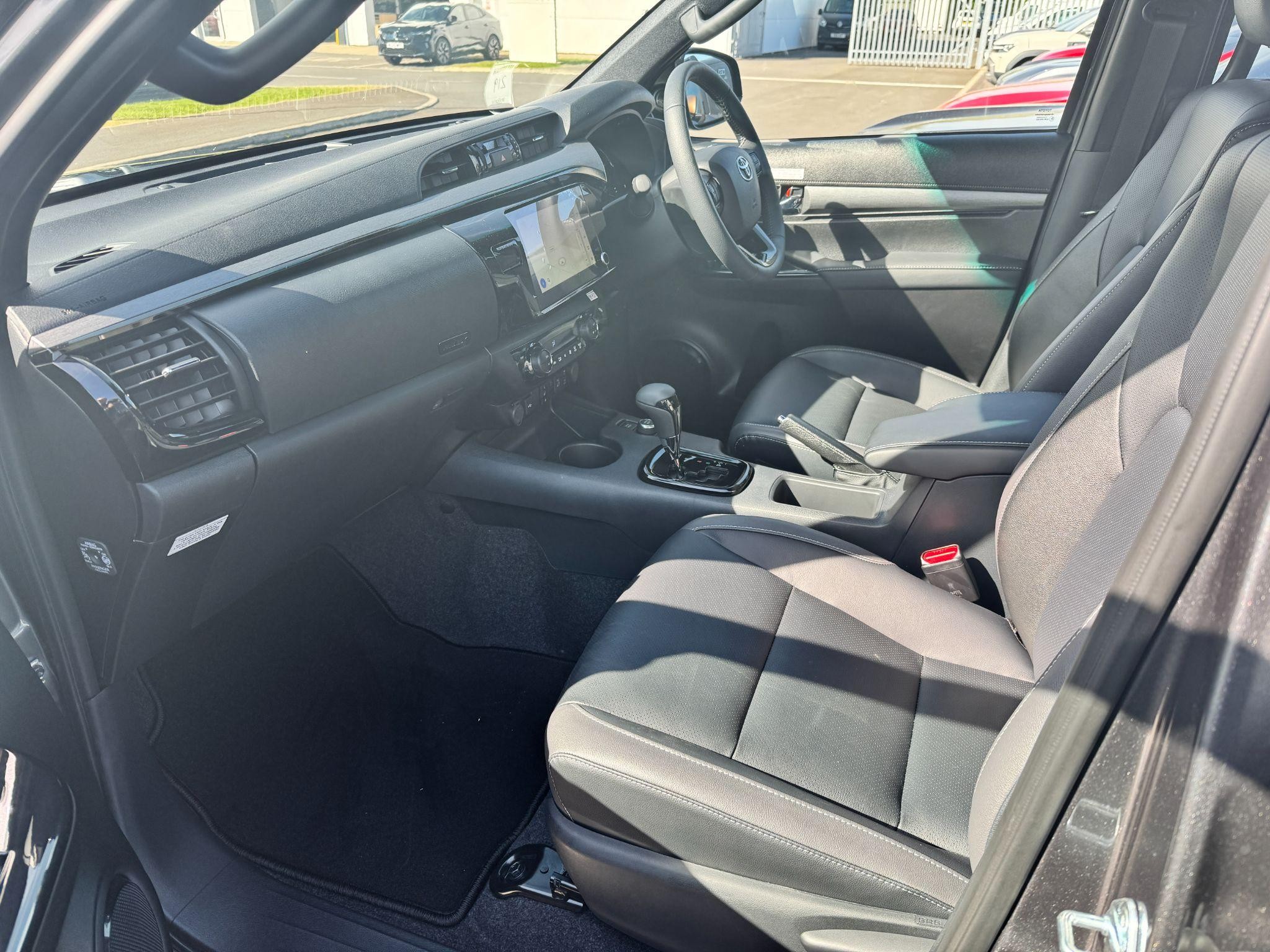 Toyota Hilux Image 16