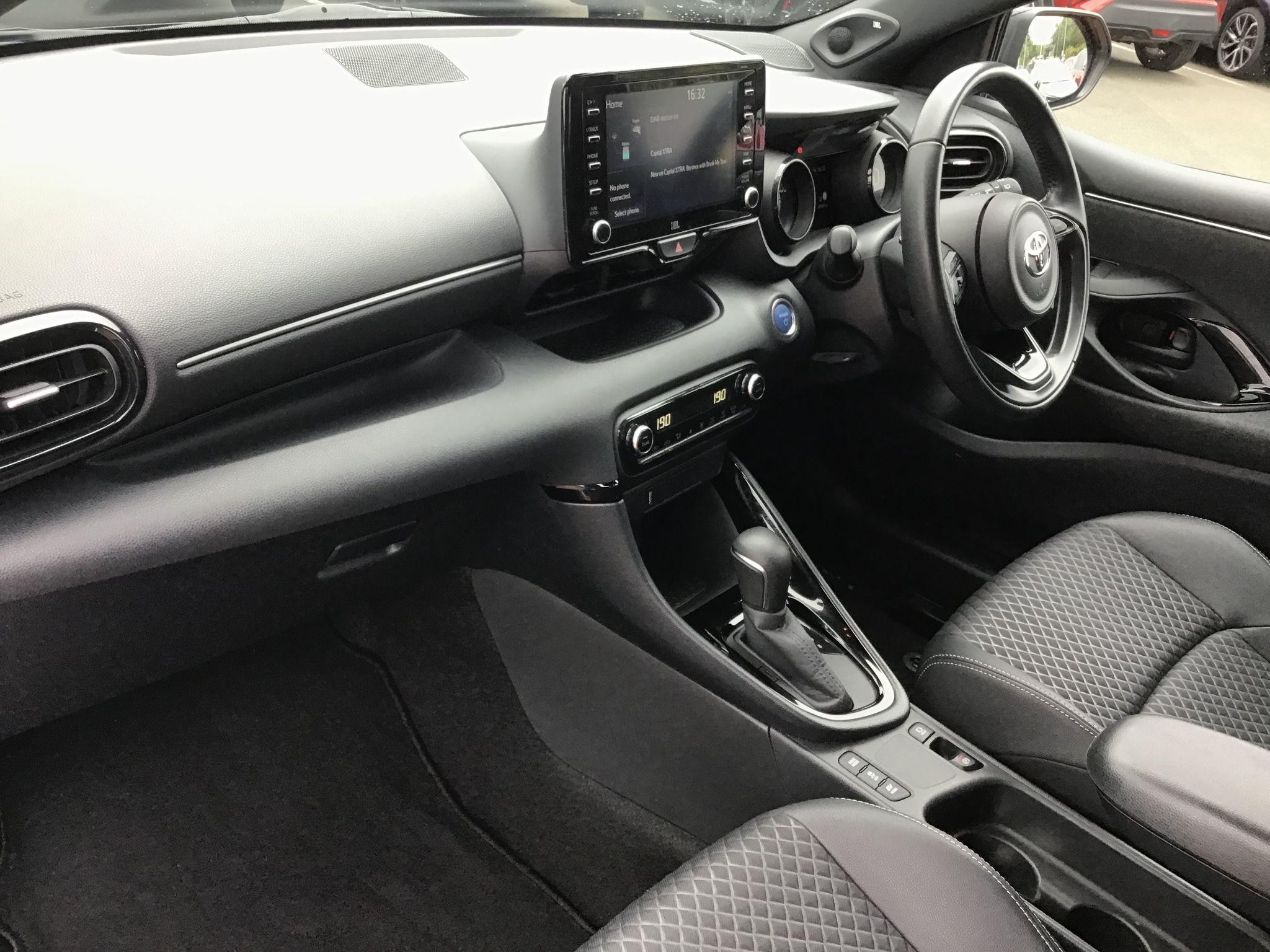 Toyota Yaris Image 13