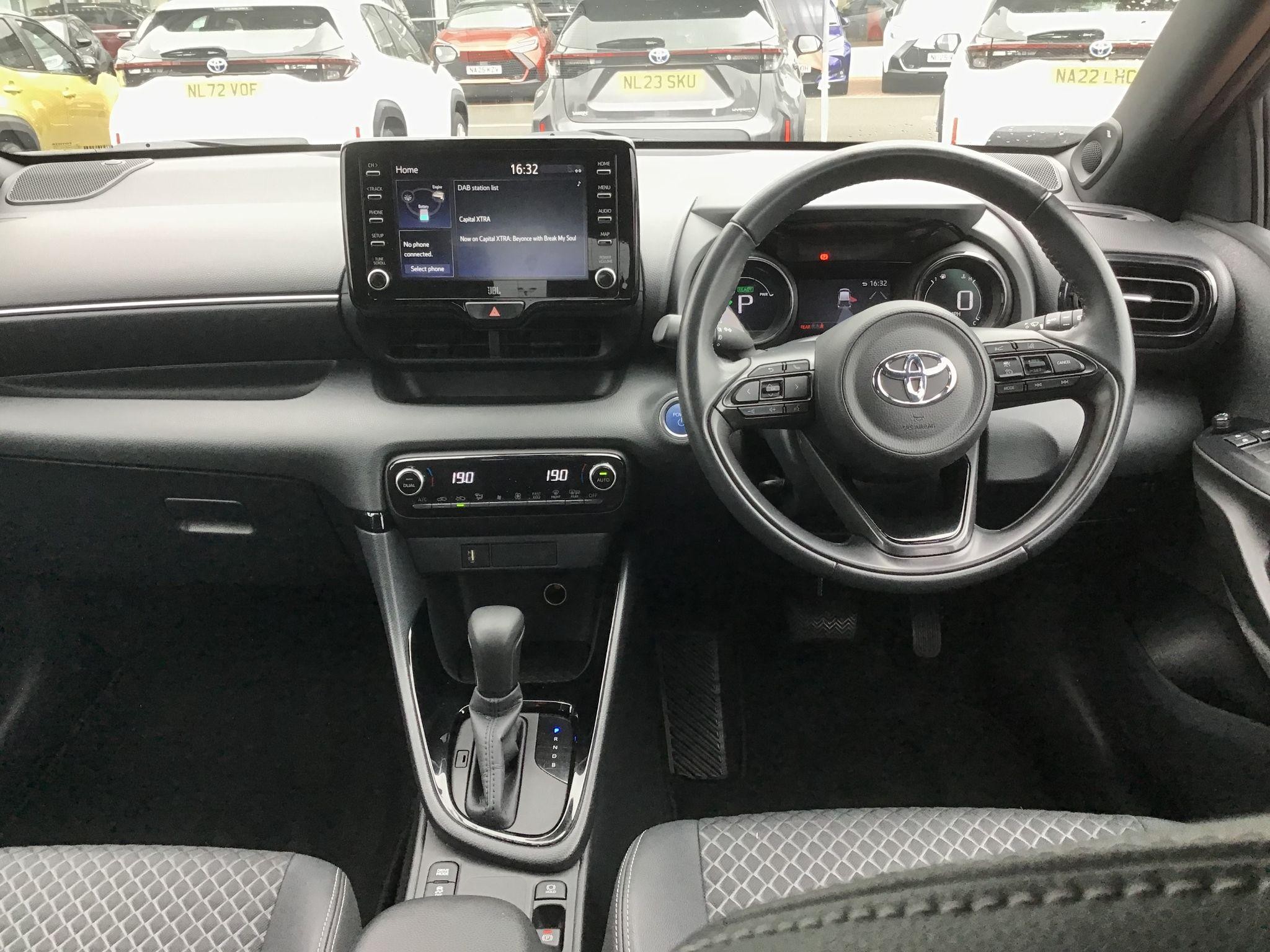 Toyota Yaris Image 14