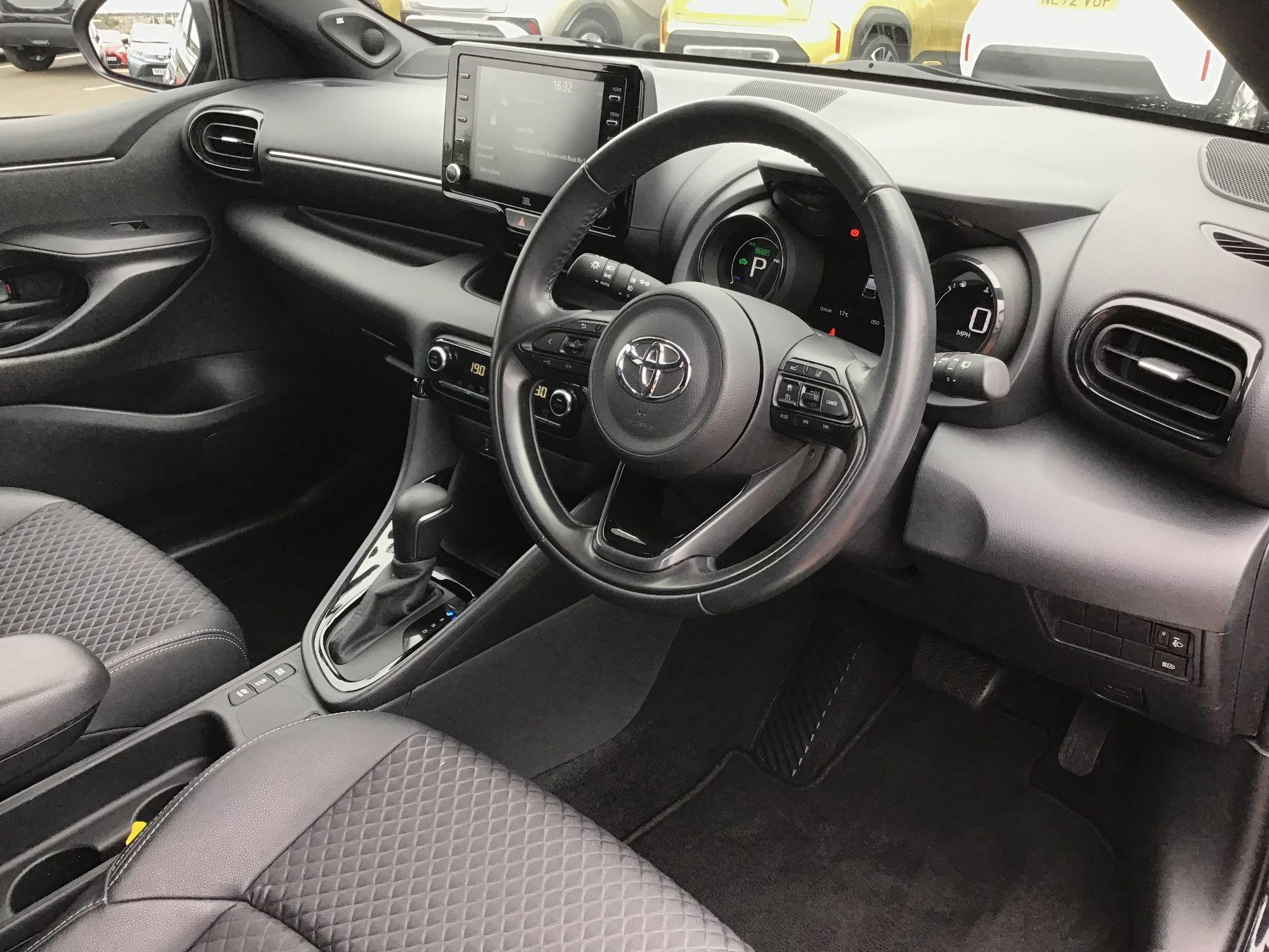 Toyota Yaris Image 15