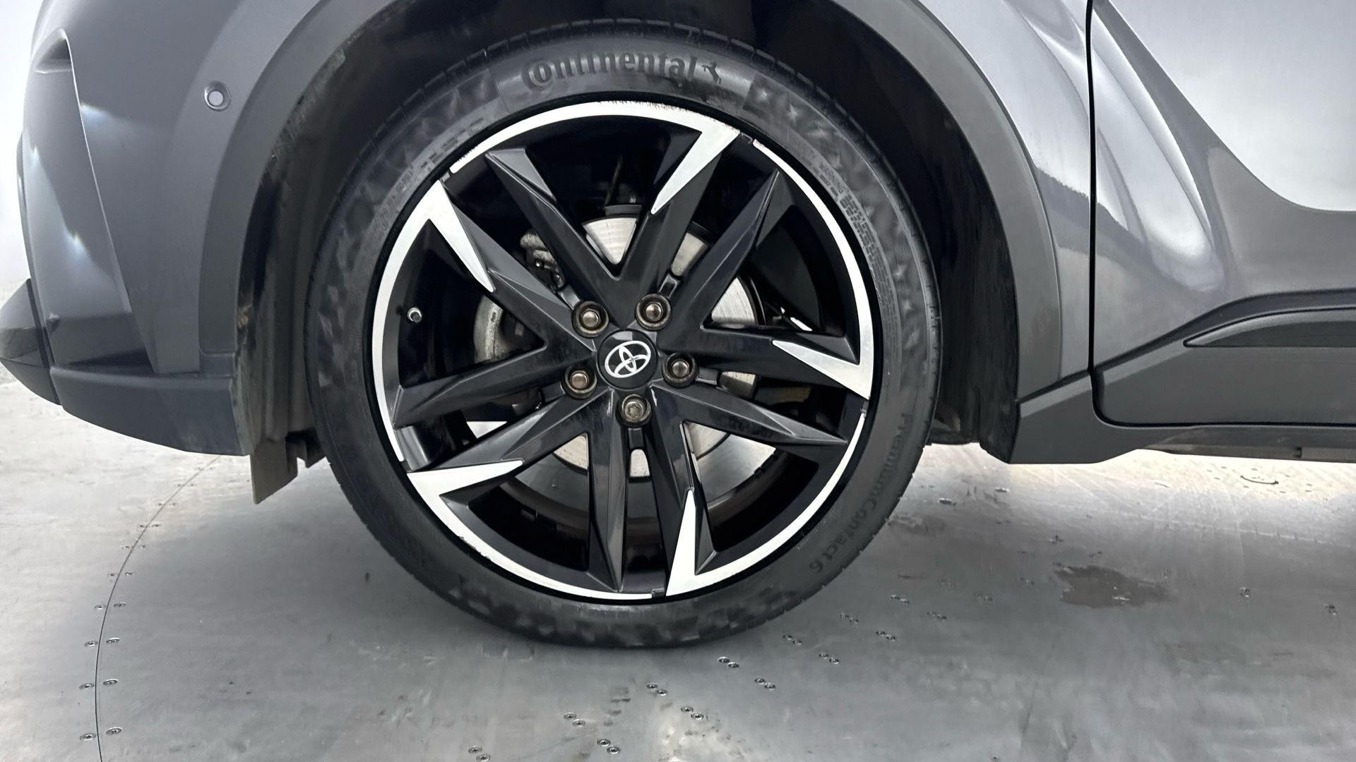 Toyota C-HR Image 11