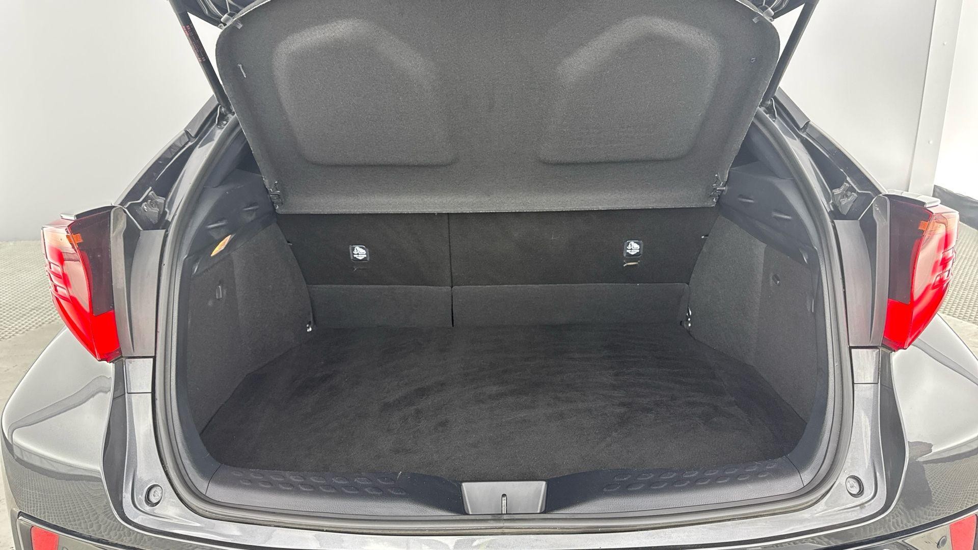 Toyota C-HR Image 12