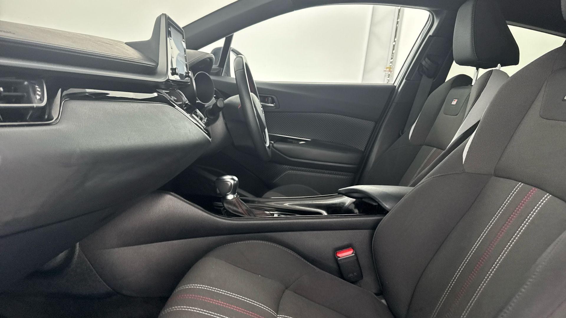 Toyota C-HR Image 18