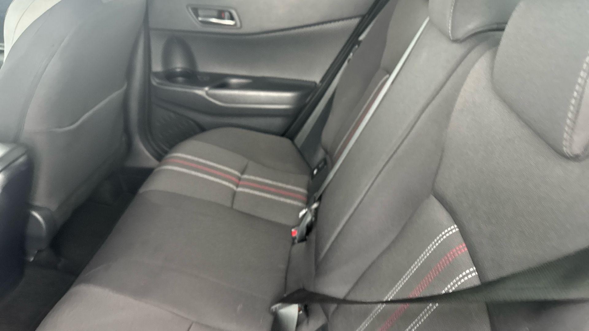 Toyota C-HR Image 21