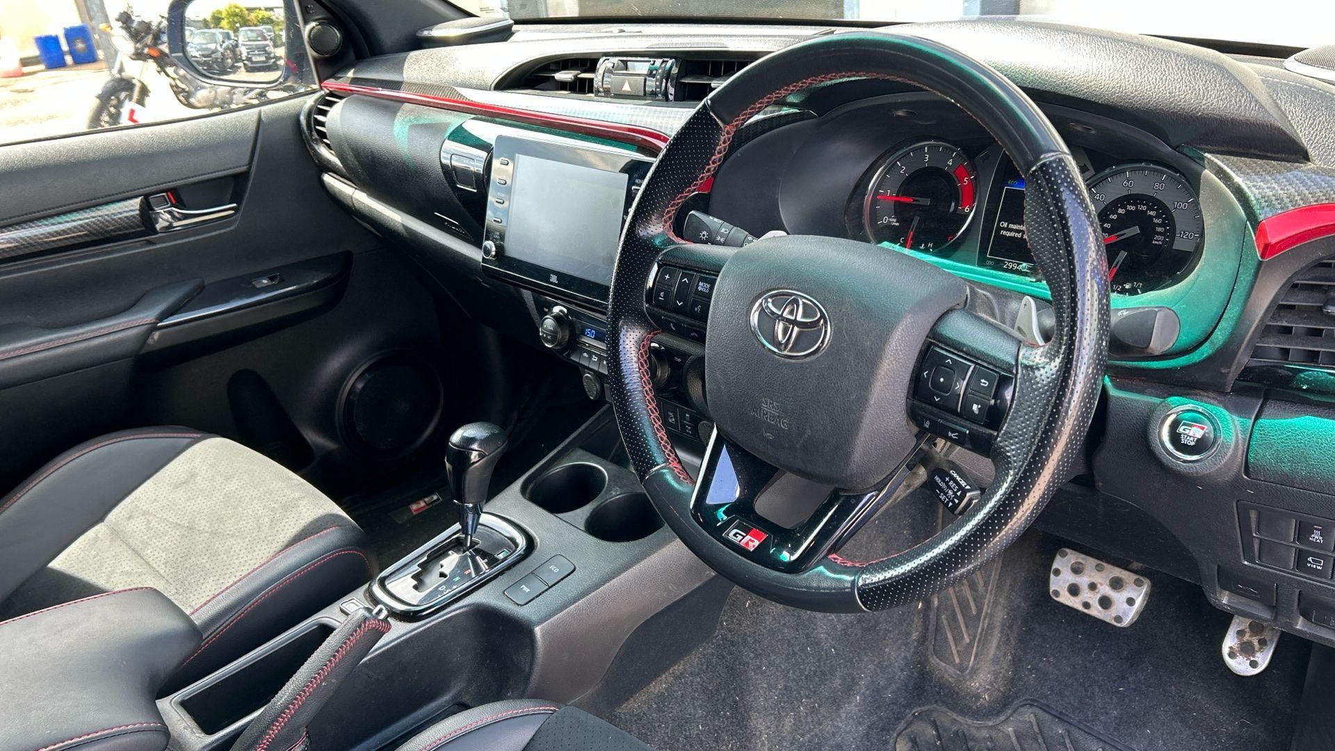 Toyota Hilux Image 12