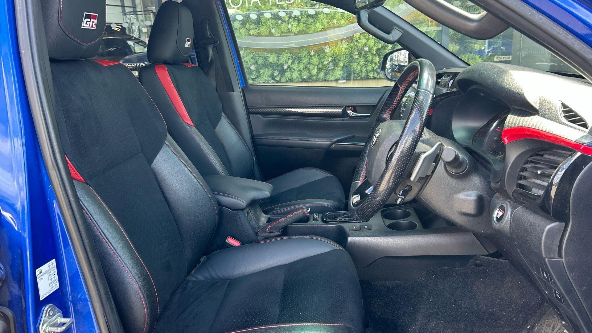 Toyota Hilux Image 17