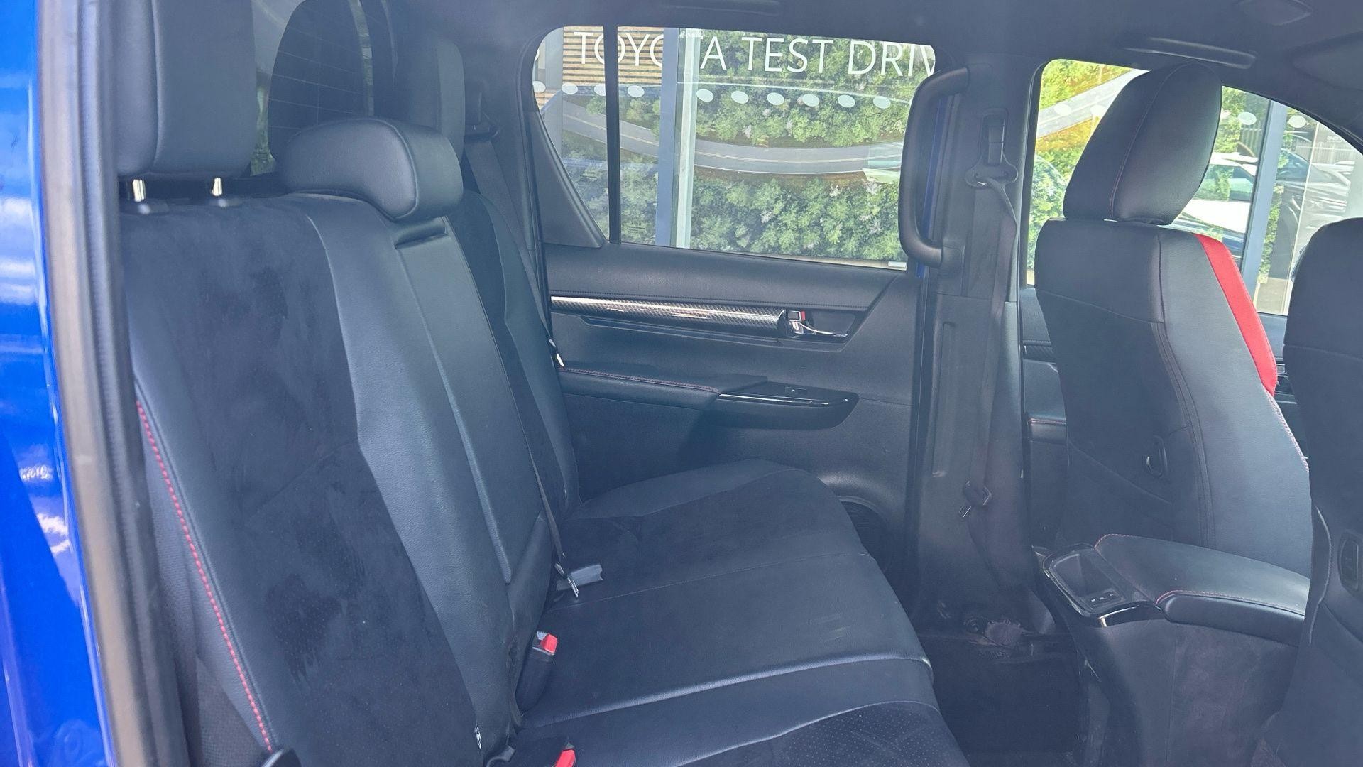 Toyota Hilux Image 18