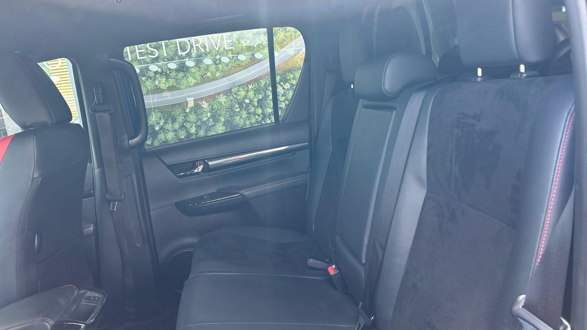 Toyota Hilux Image 19