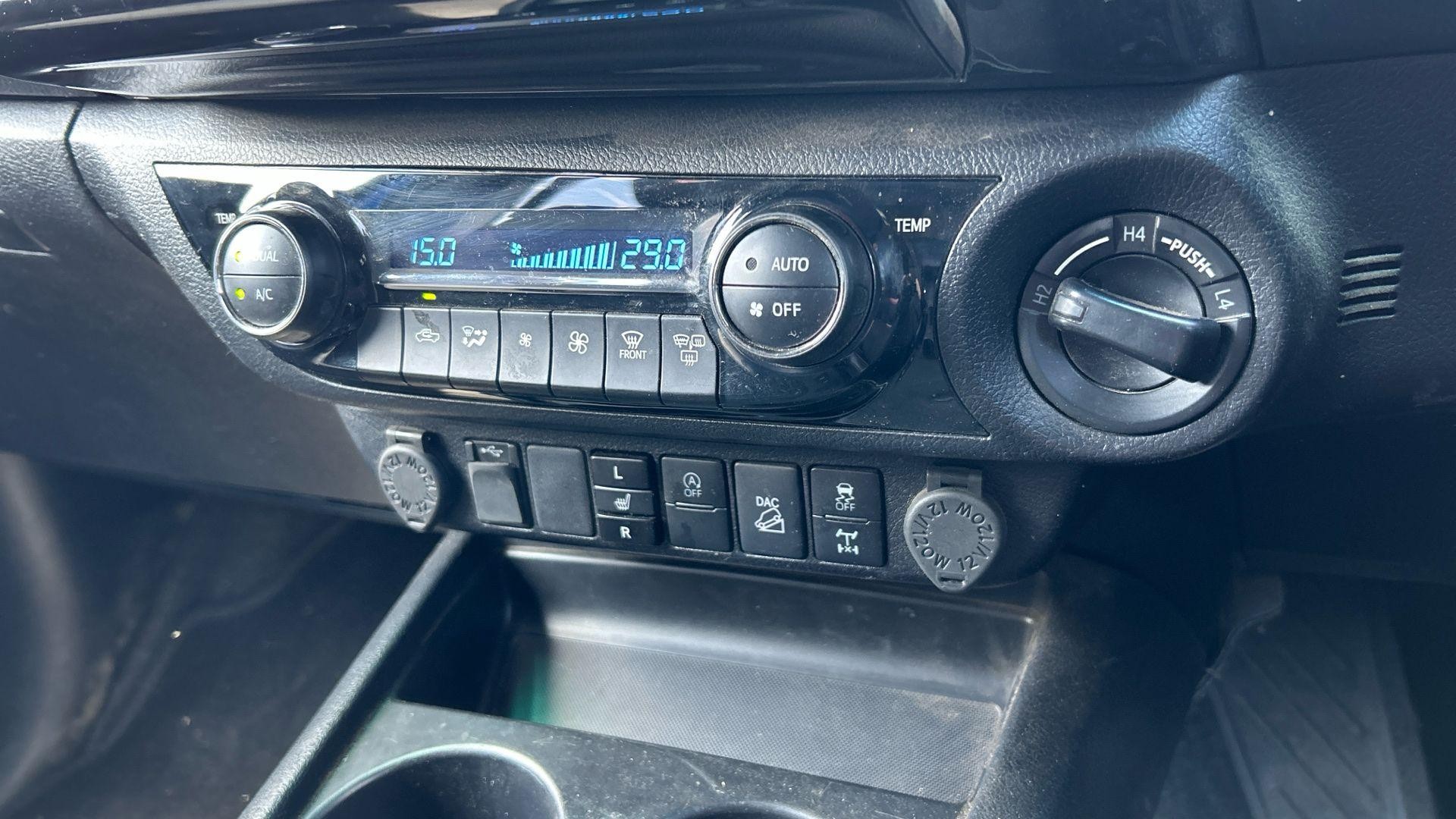 Toyota Hilux Image 30