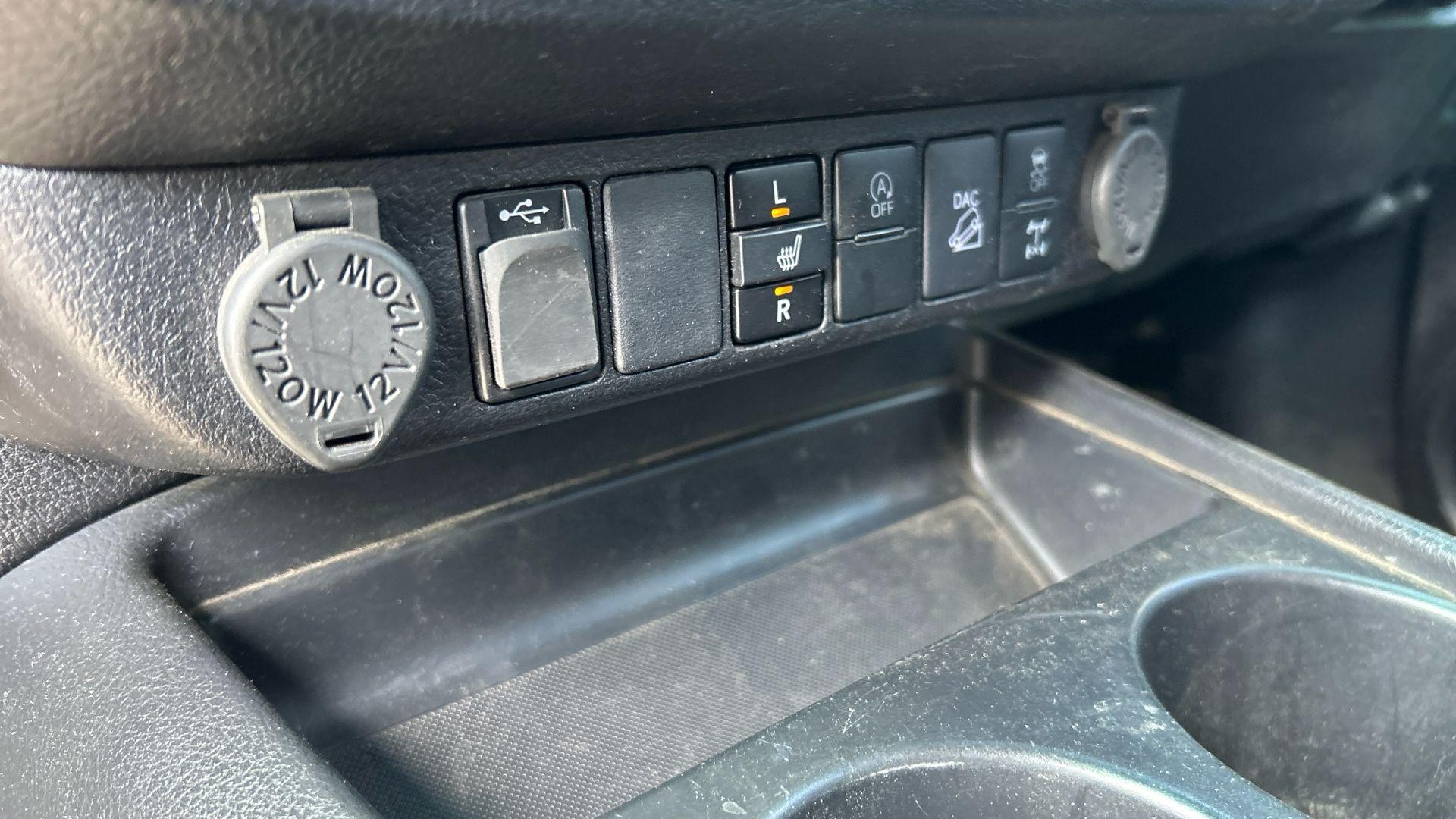 Toyota Hilux Image 31