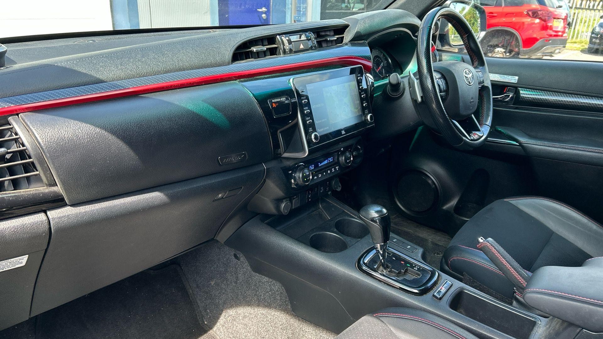 Toyota Hilux Image 40