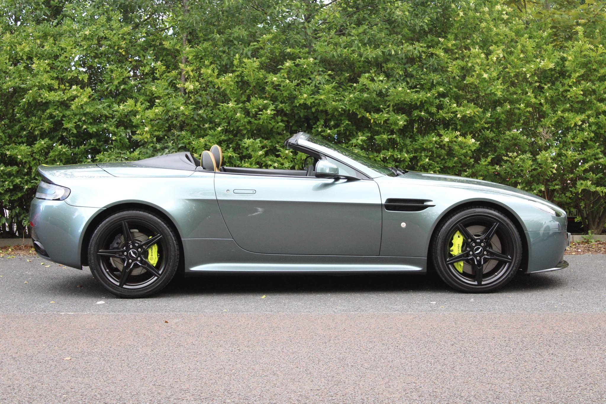 Aston Martin Vantage Image 12
