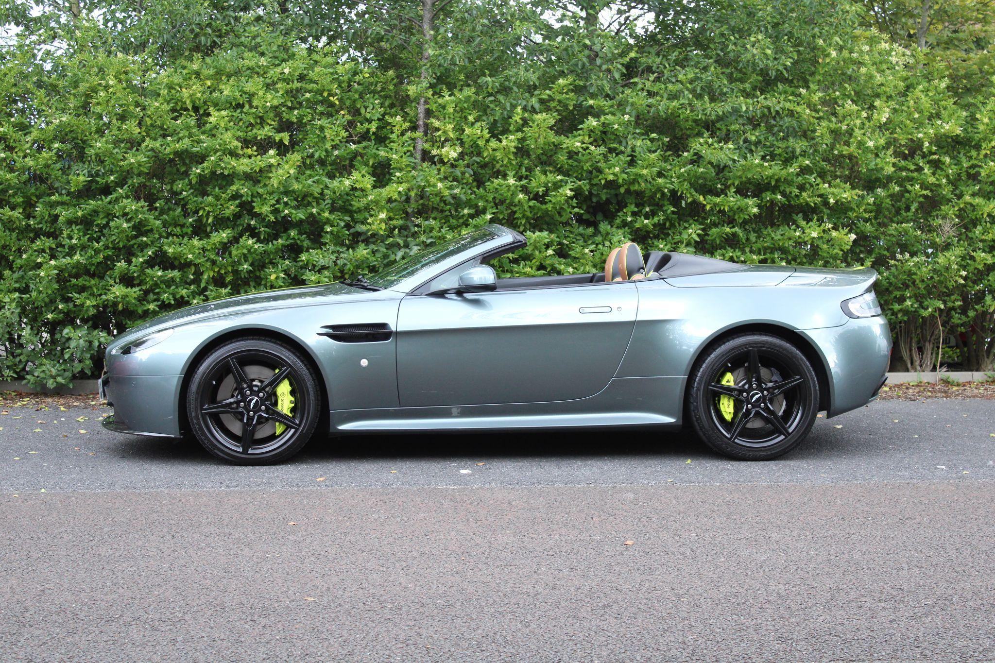 Aston Martin Vantage Image 13