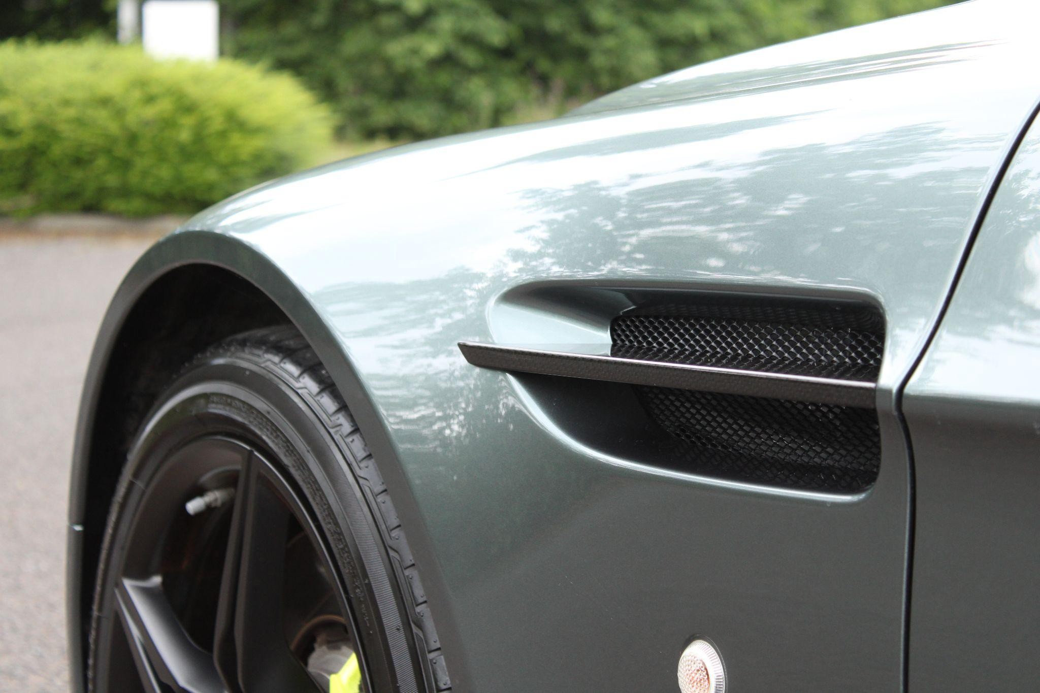 Aston Martin Vantage Image 14