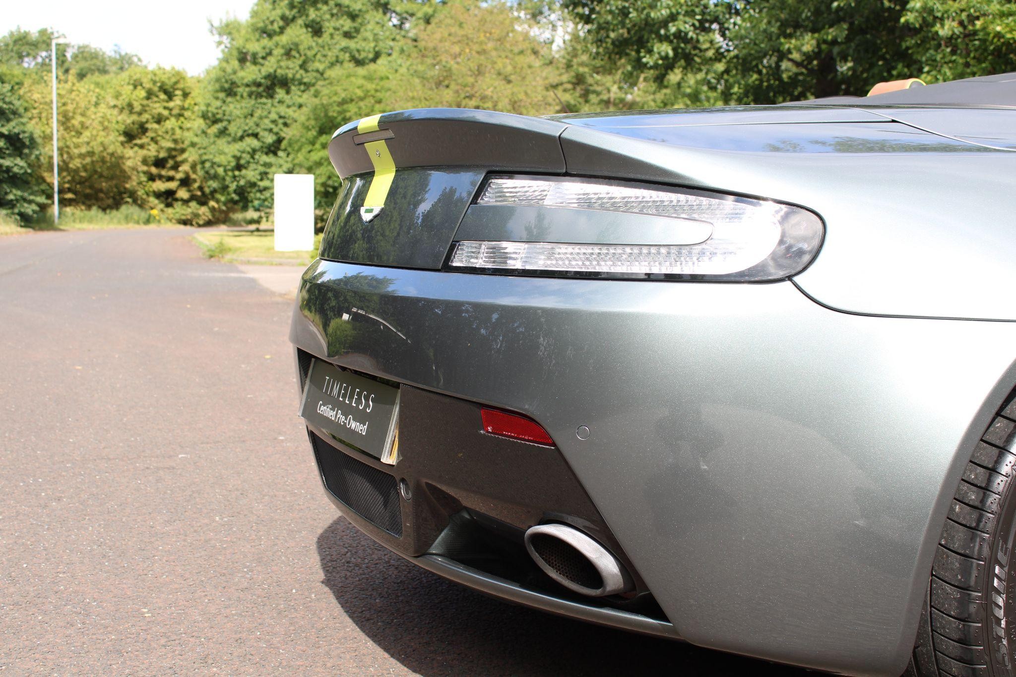 Aston Martin Vantage Image 17
