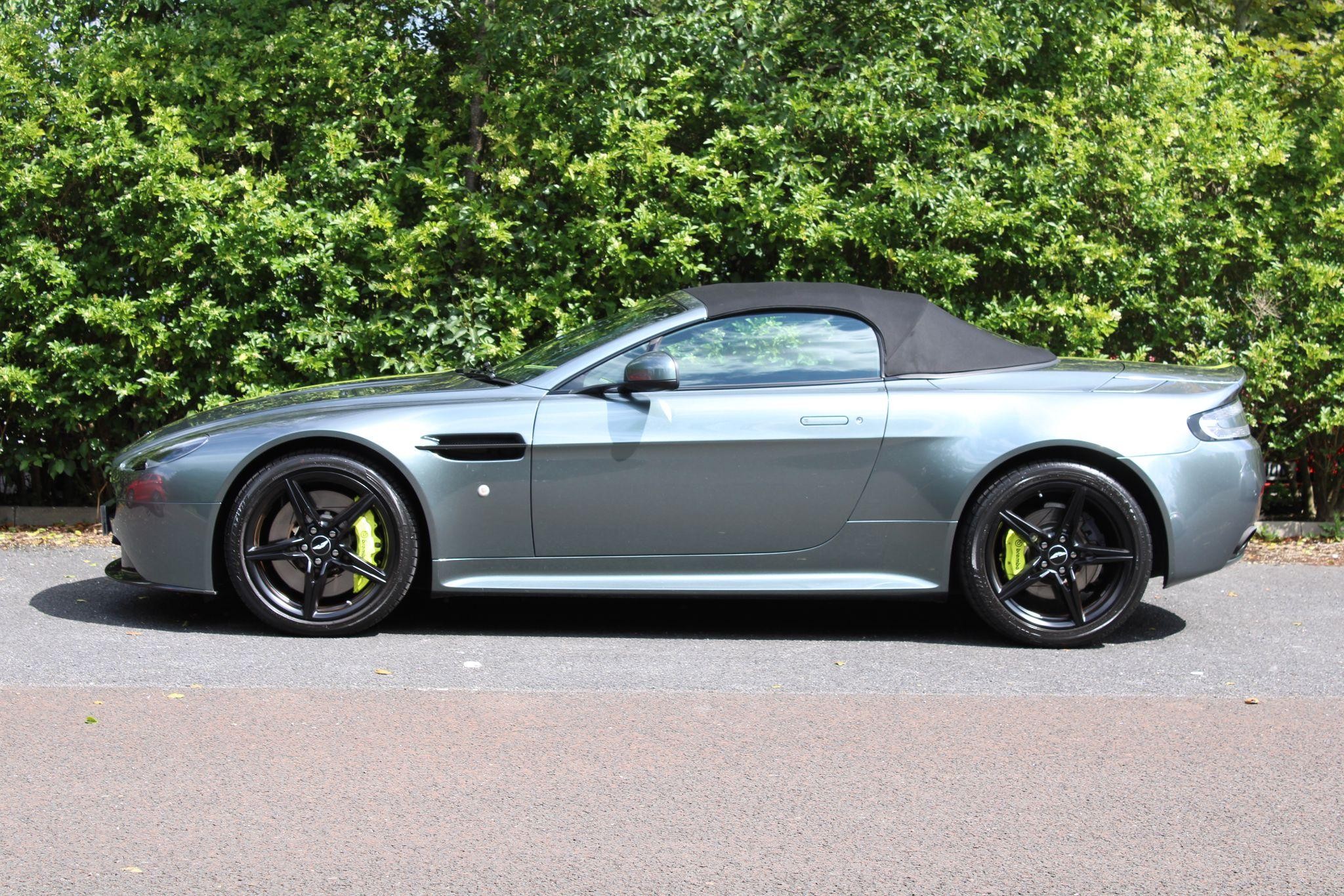Aston Martin Vantage Image 21