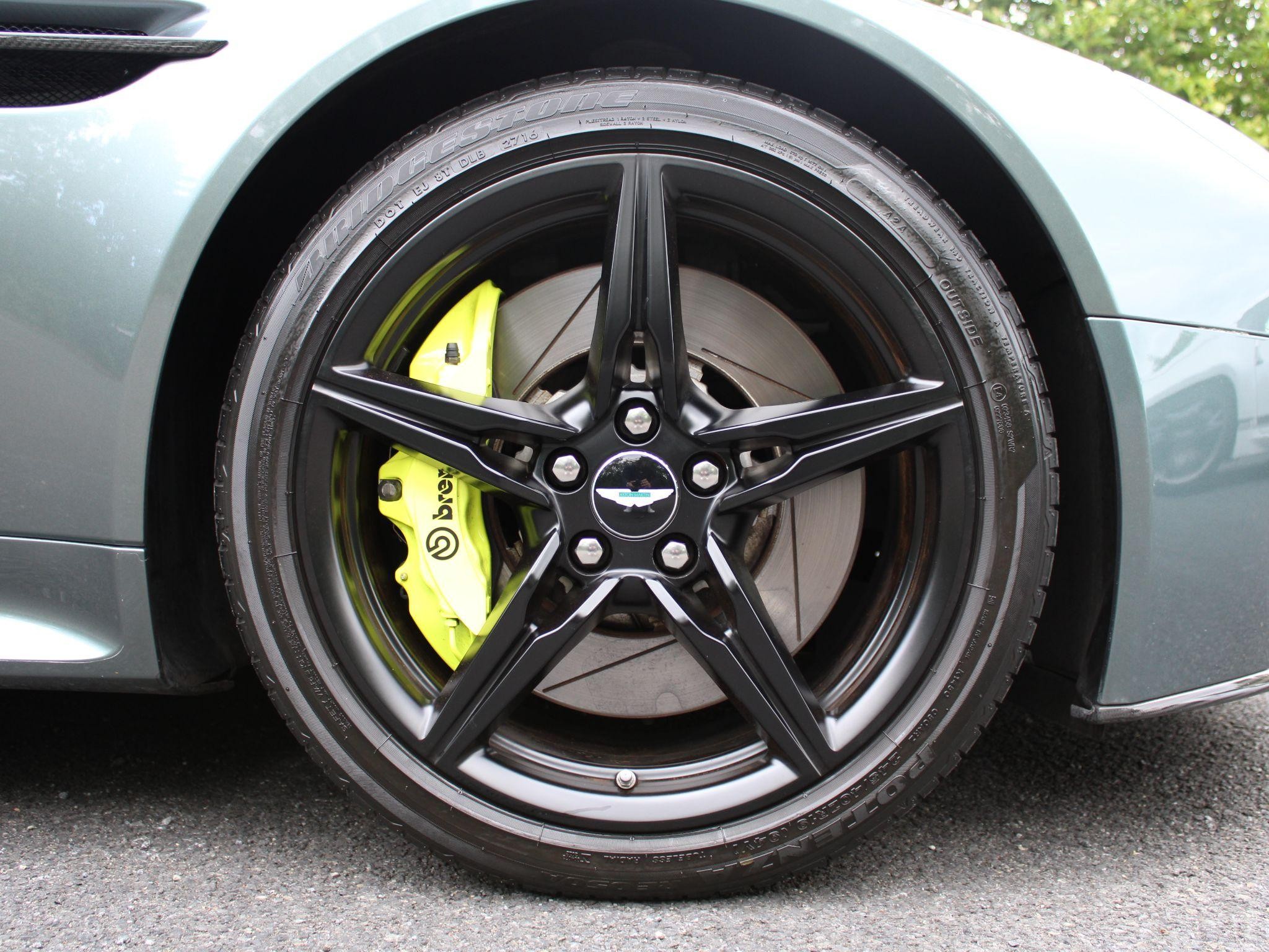 Aston Martin Vantage Image 23