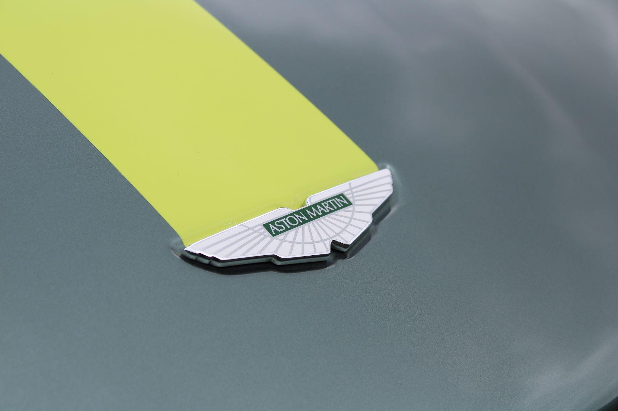 Aston Martin Vantage Image 24