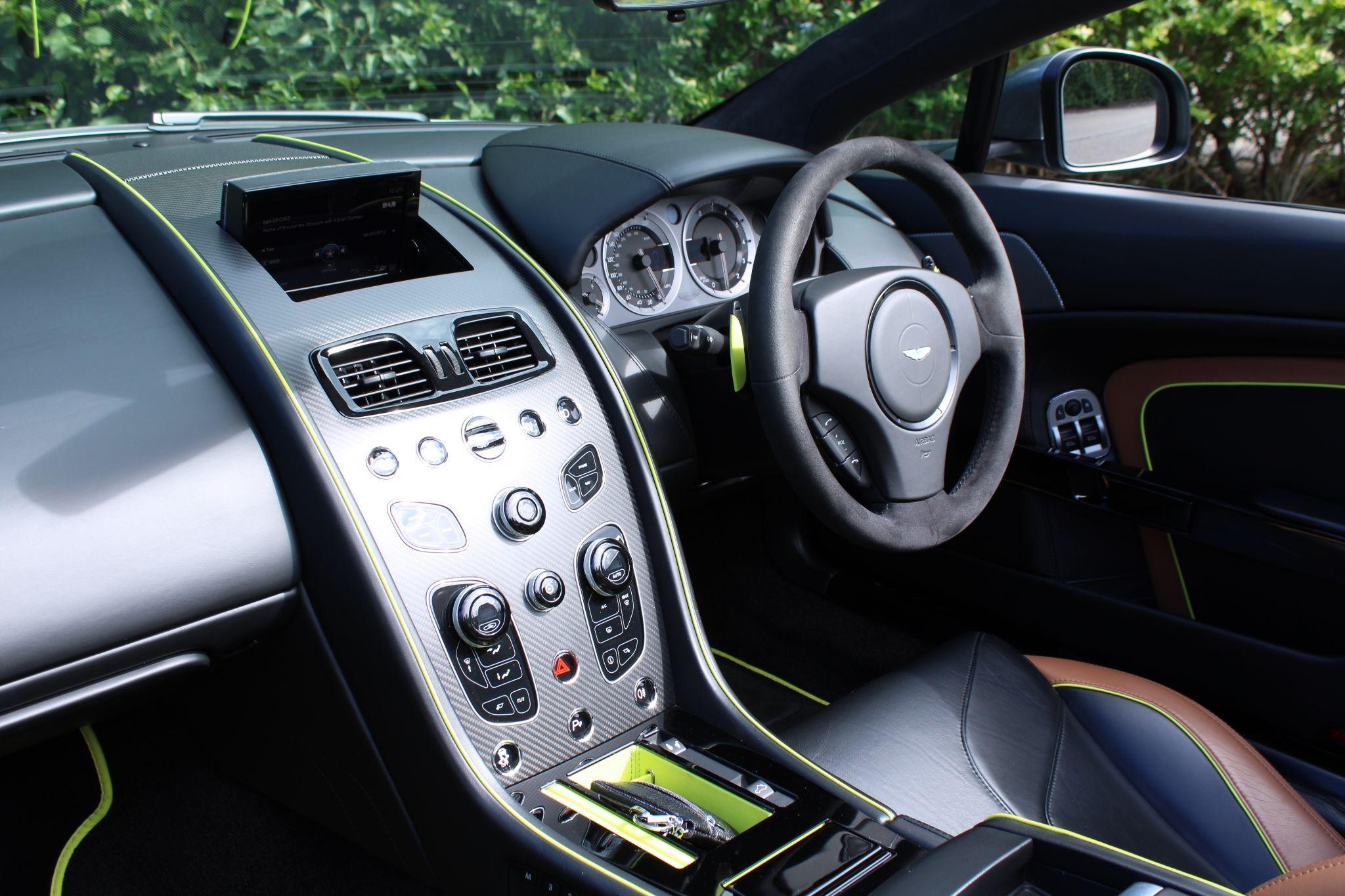 Aston Martin Vantage Image 27