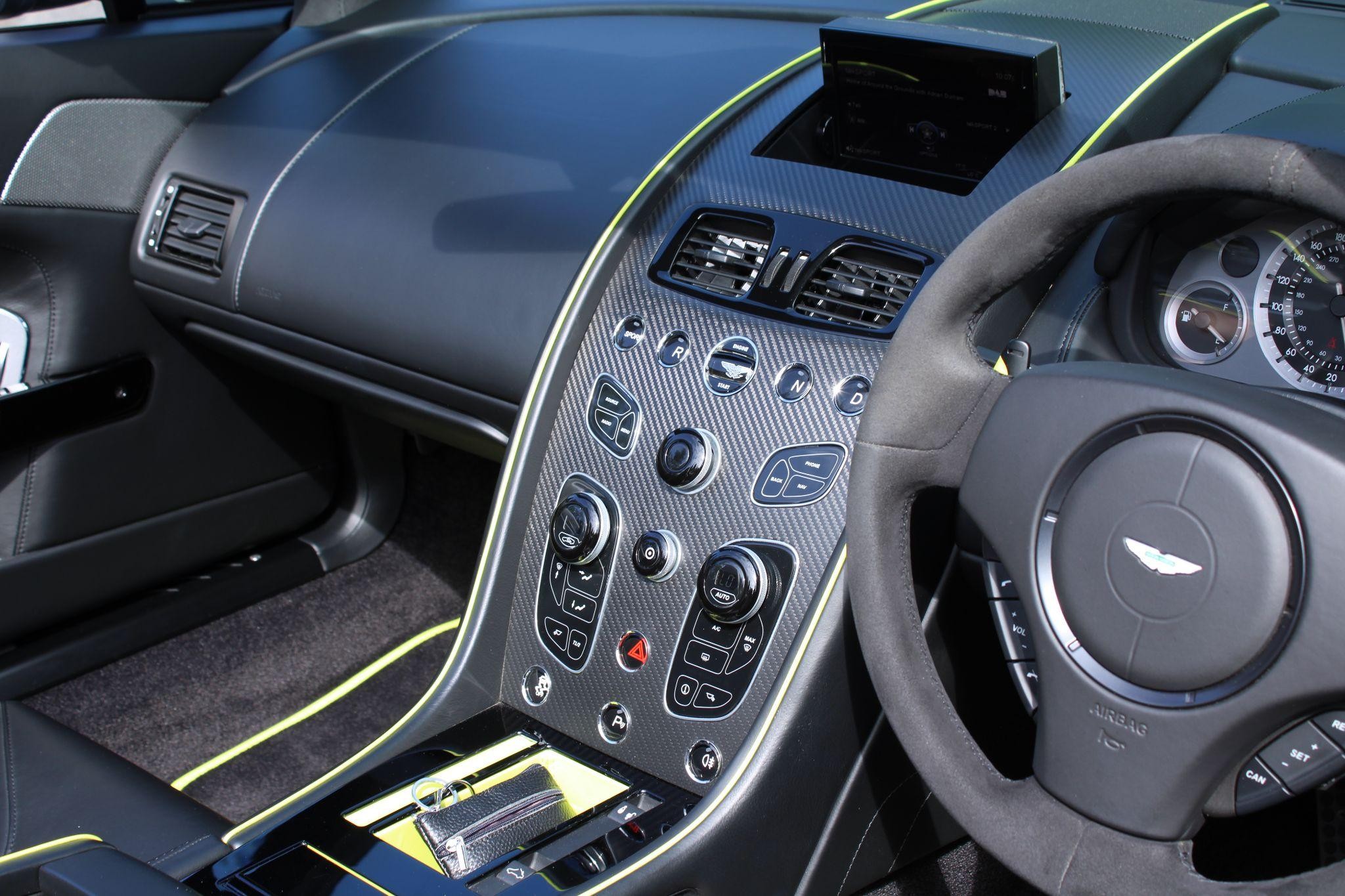 Aston Martin Vantage Image 28