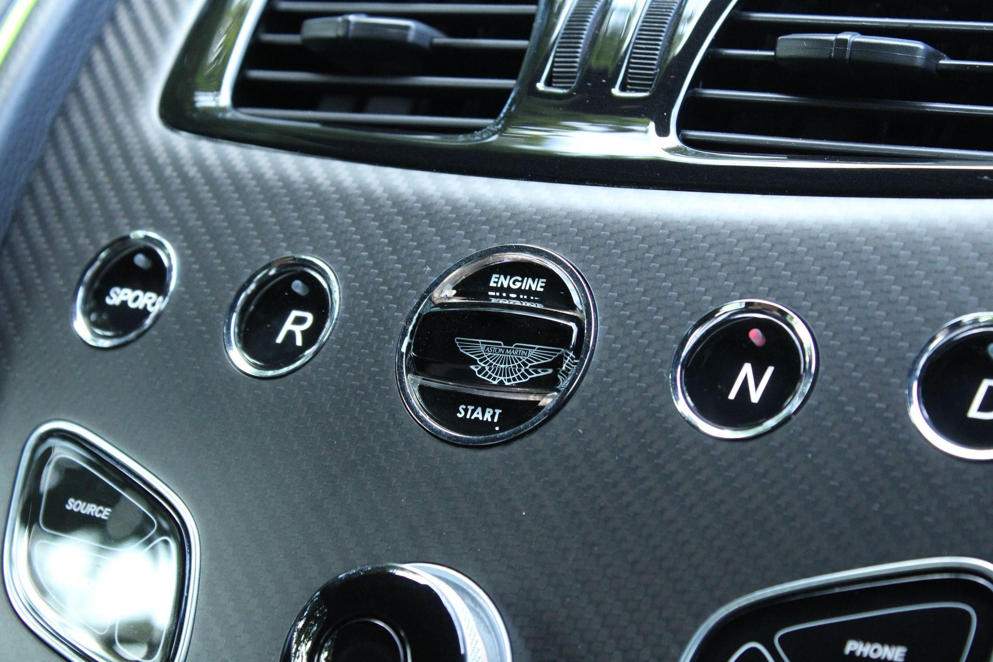 Aston Martin Vantage Image 37