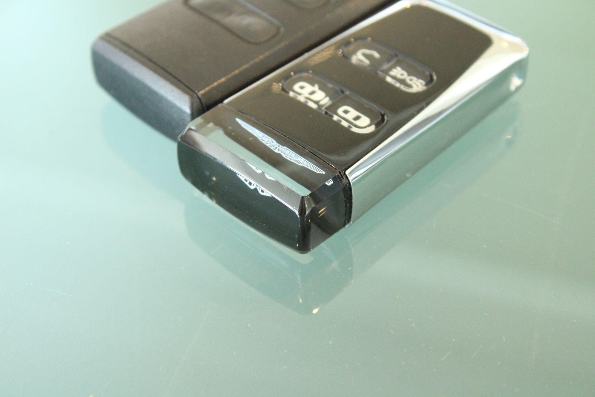 Aston Martin Vantage Image 40