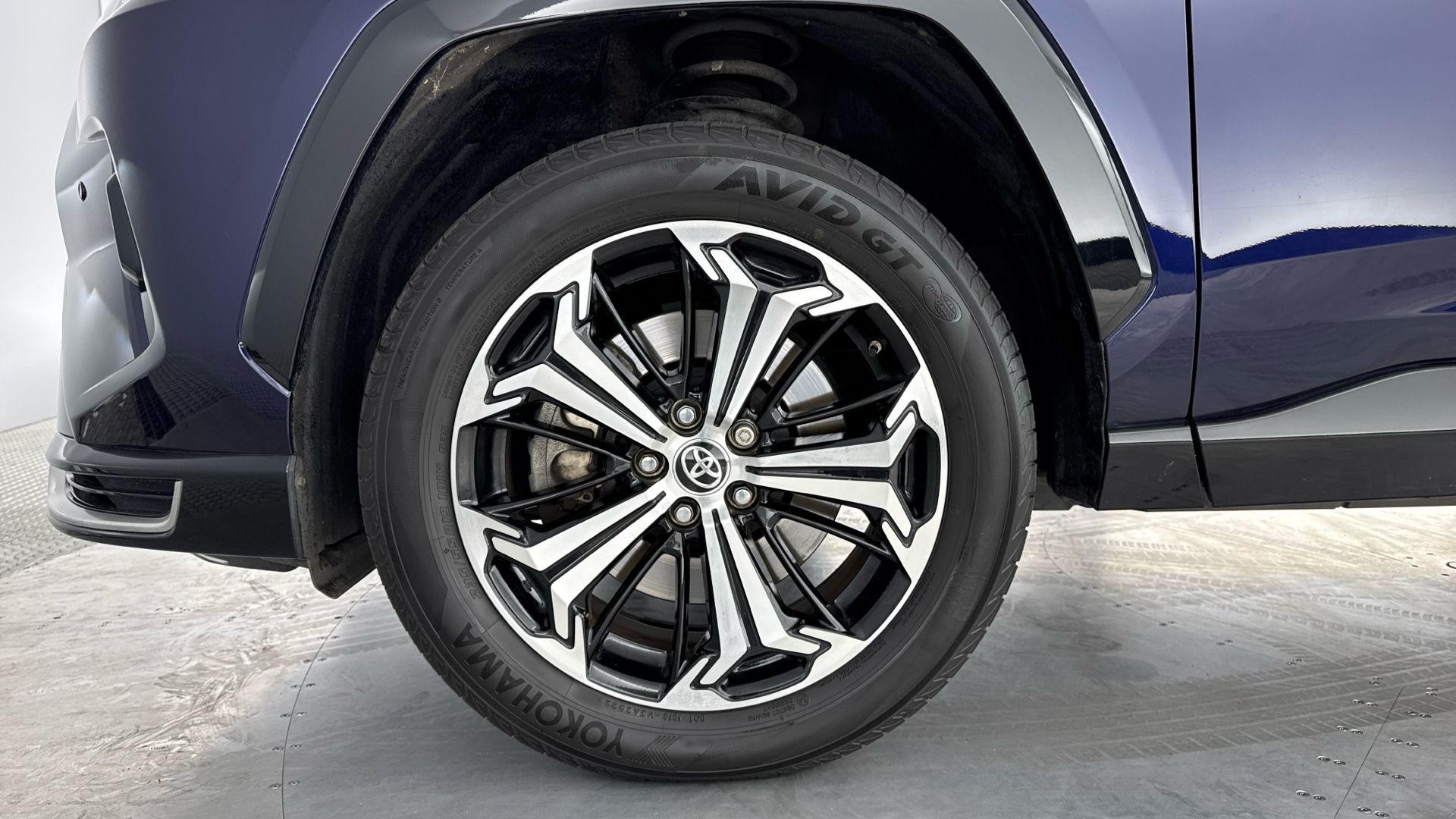Toyota RAV4 Image 11