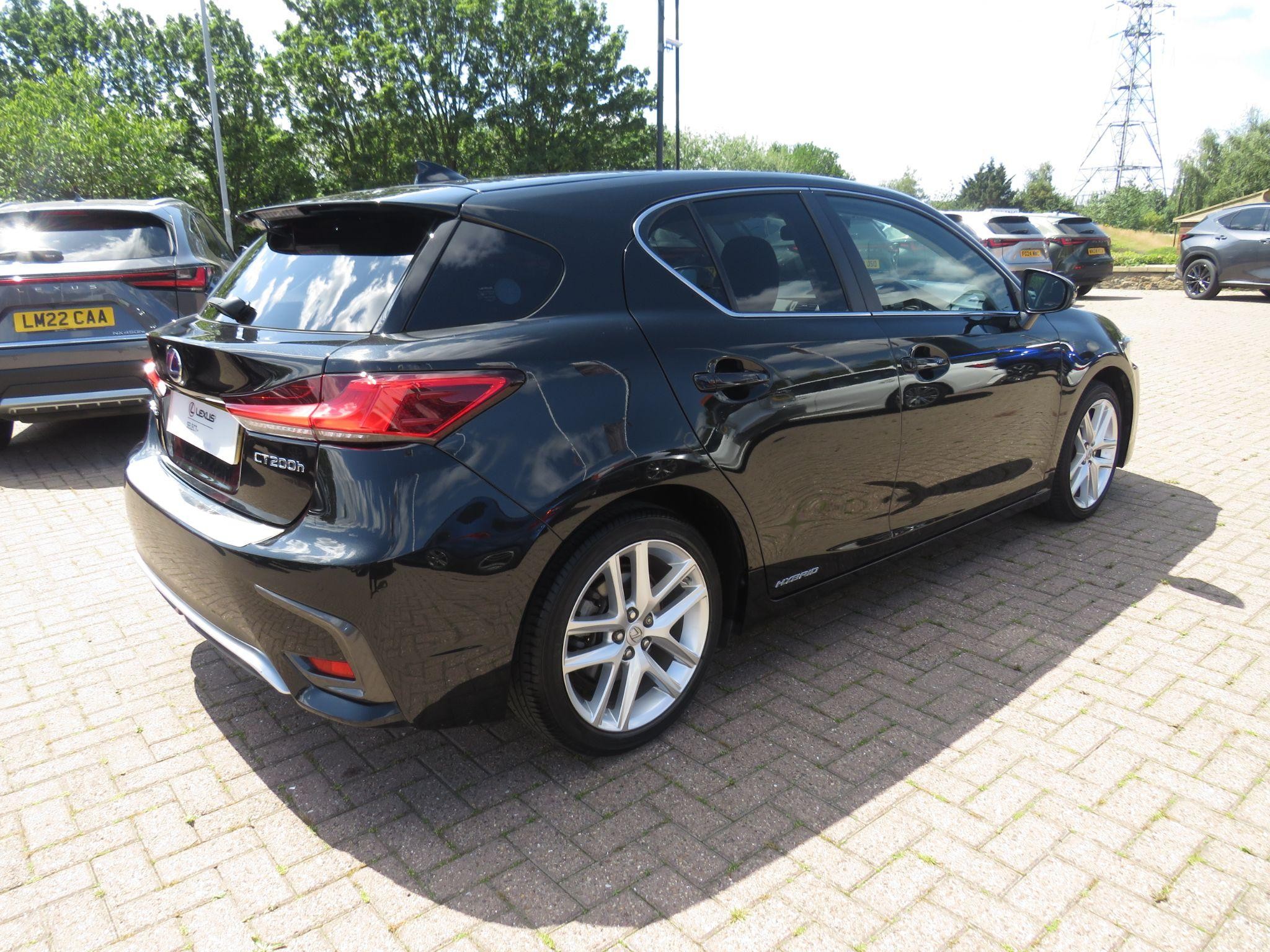 Lexus CT Image 2
