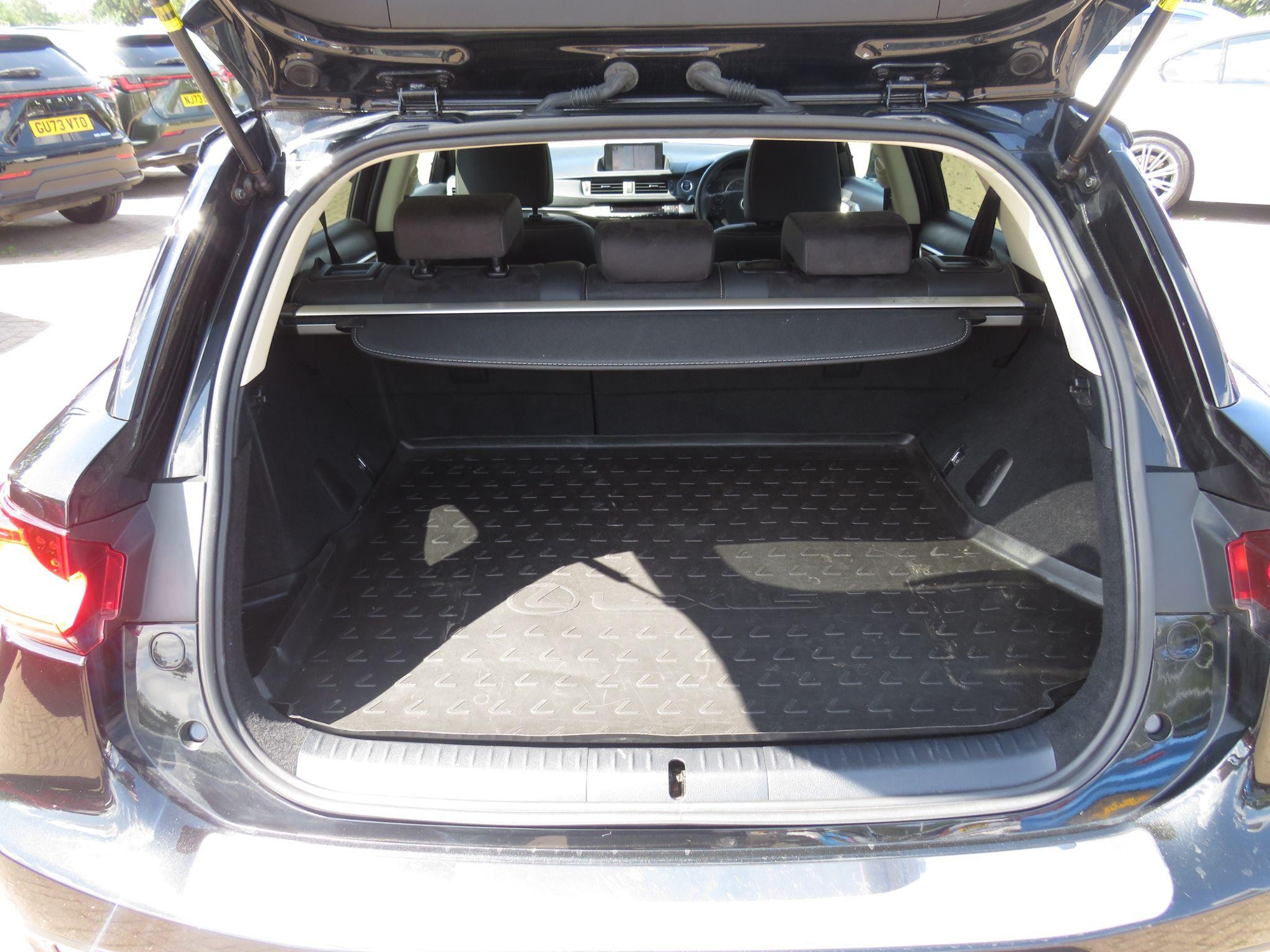 Lexus CT Image 12