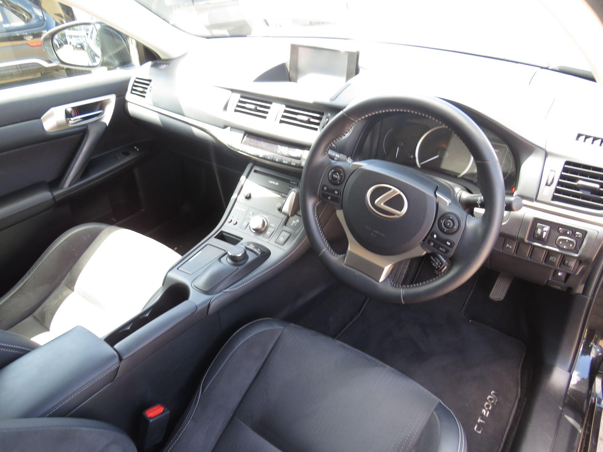 Lexus CT Image 13
