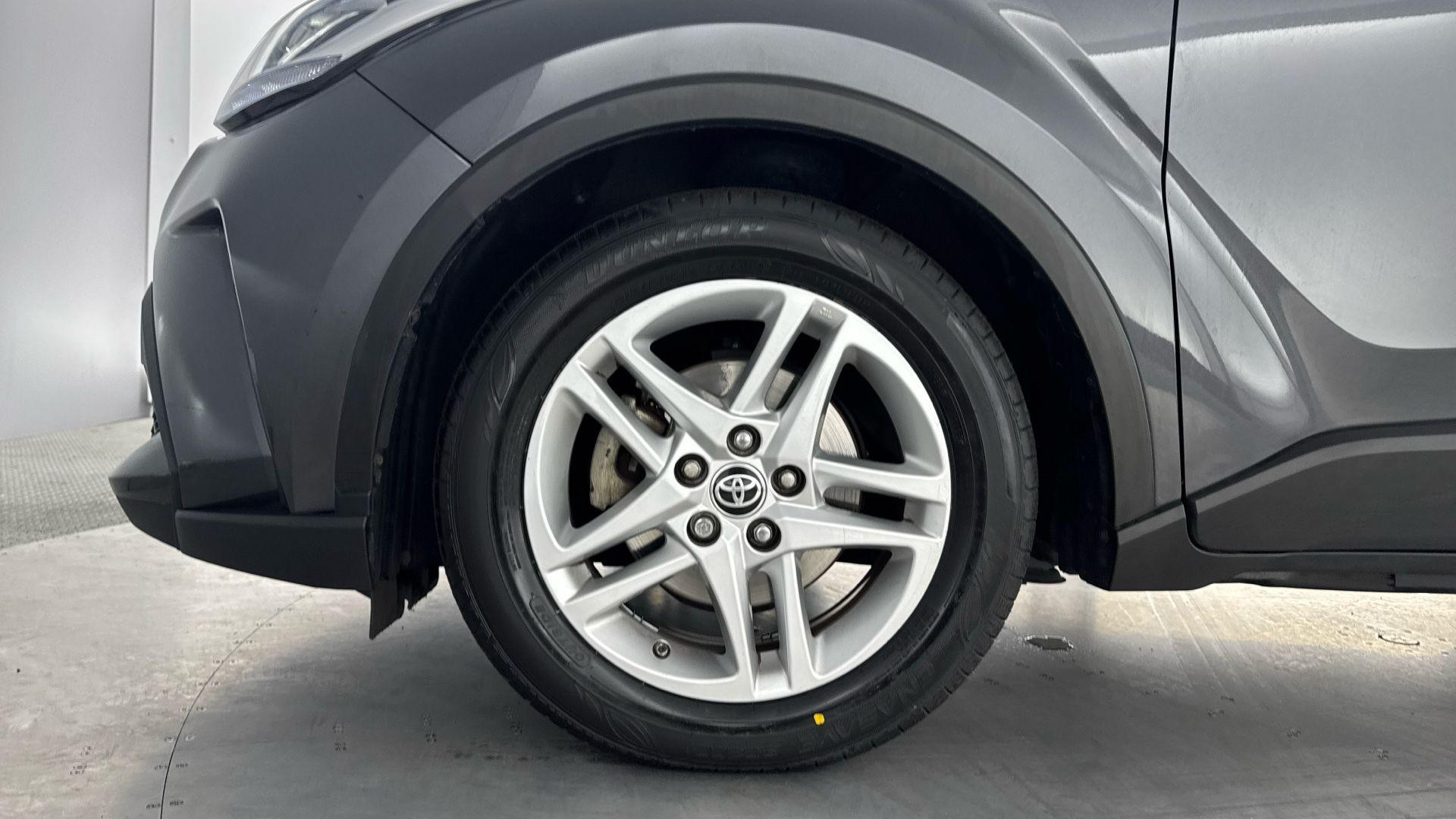 Toyota C-HR Image 11