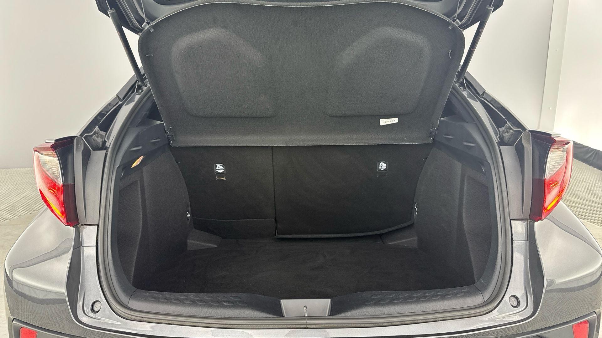 Toyota C-HR Image 12
