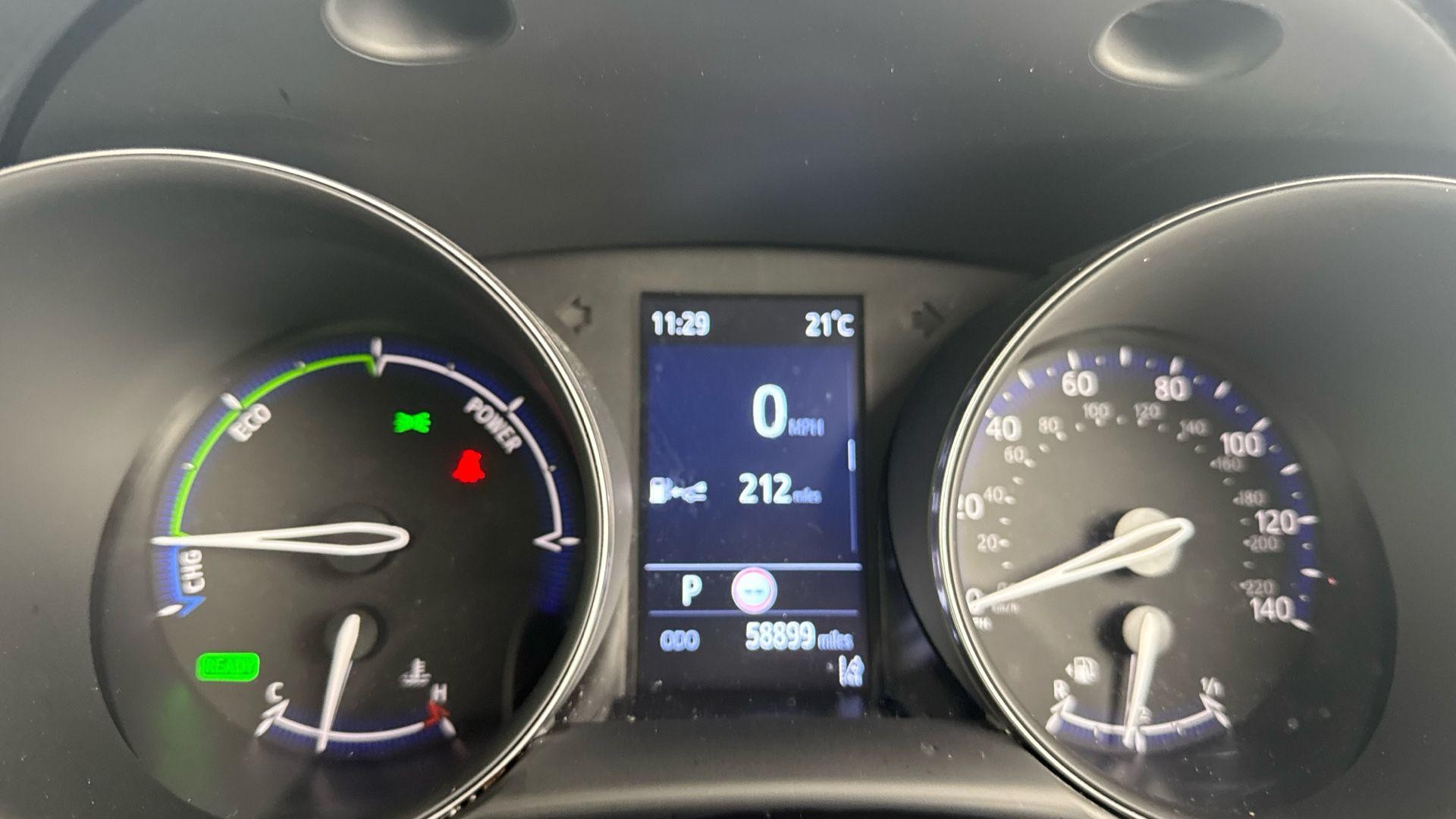 Toyota C-HR Image 17