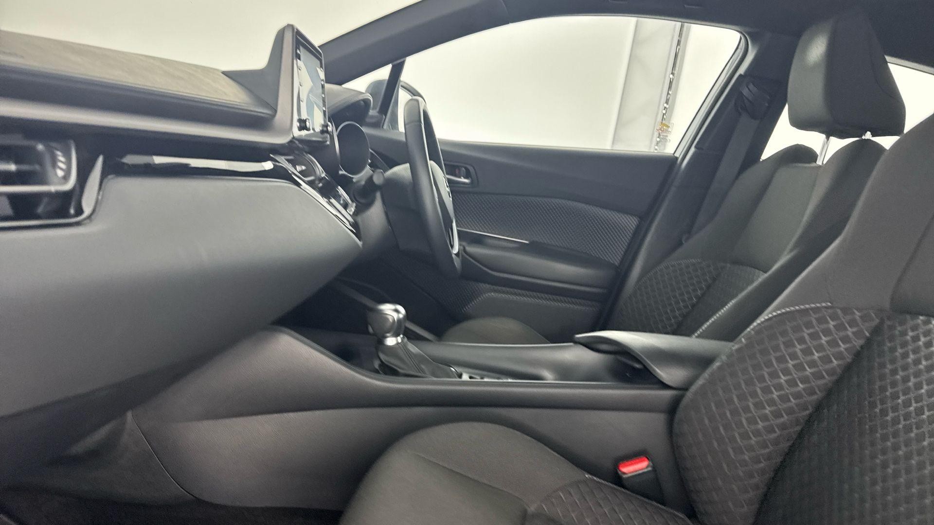 Toyota C-HR Image 18