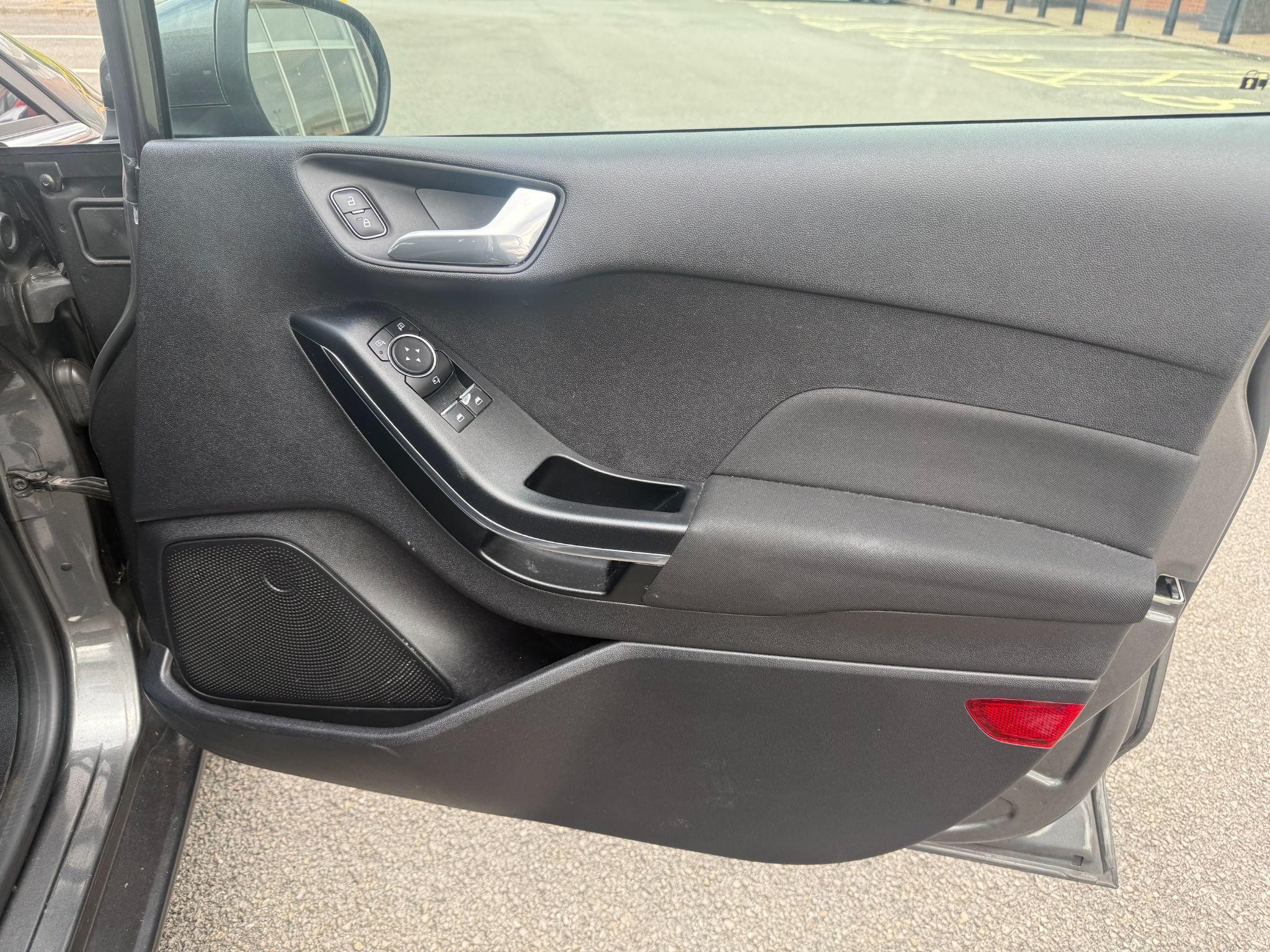Ford Fiesta Image 17