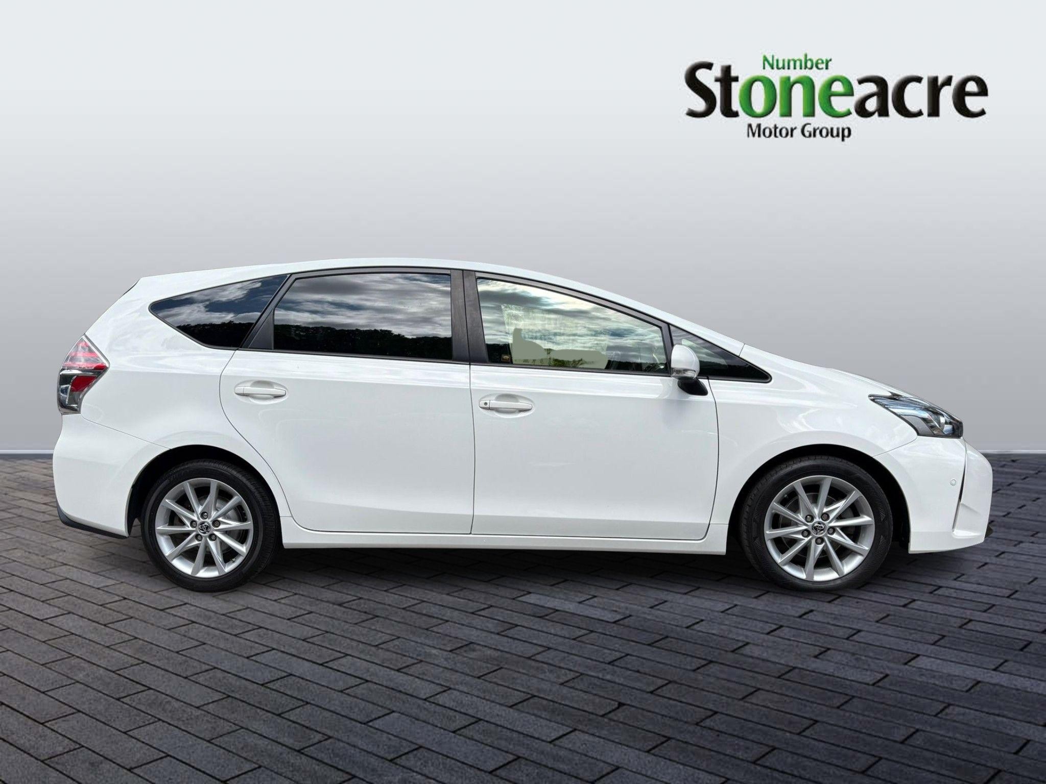 Toyota Prius+ Image 8
