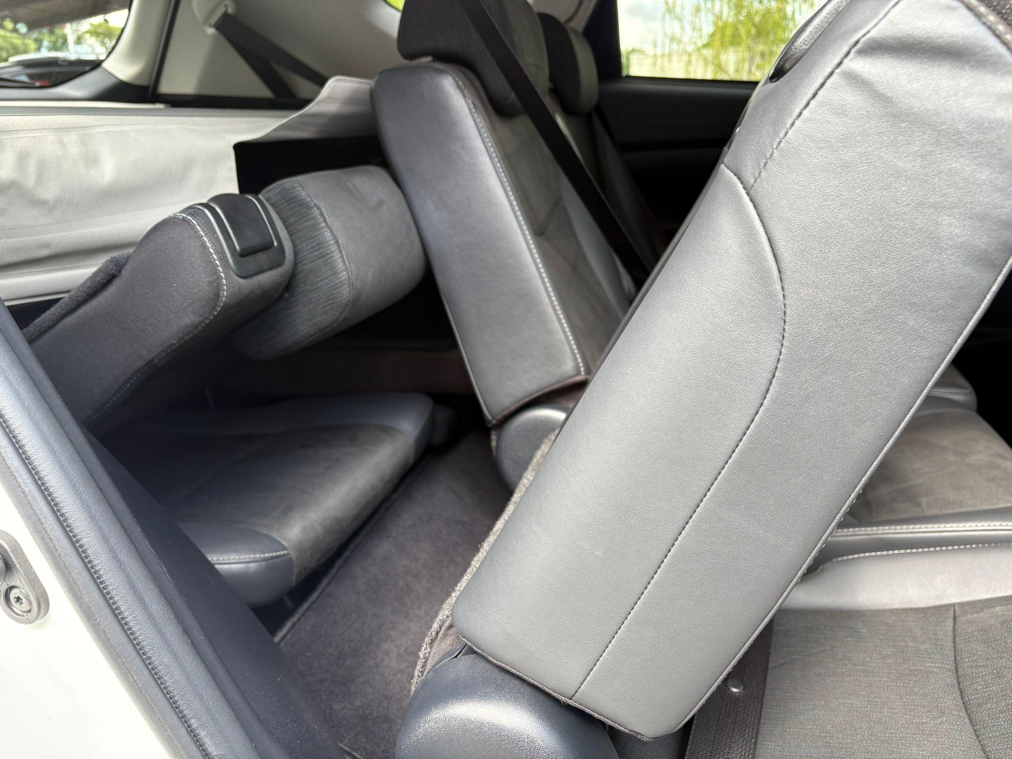 Toyota Prius+ Image 12