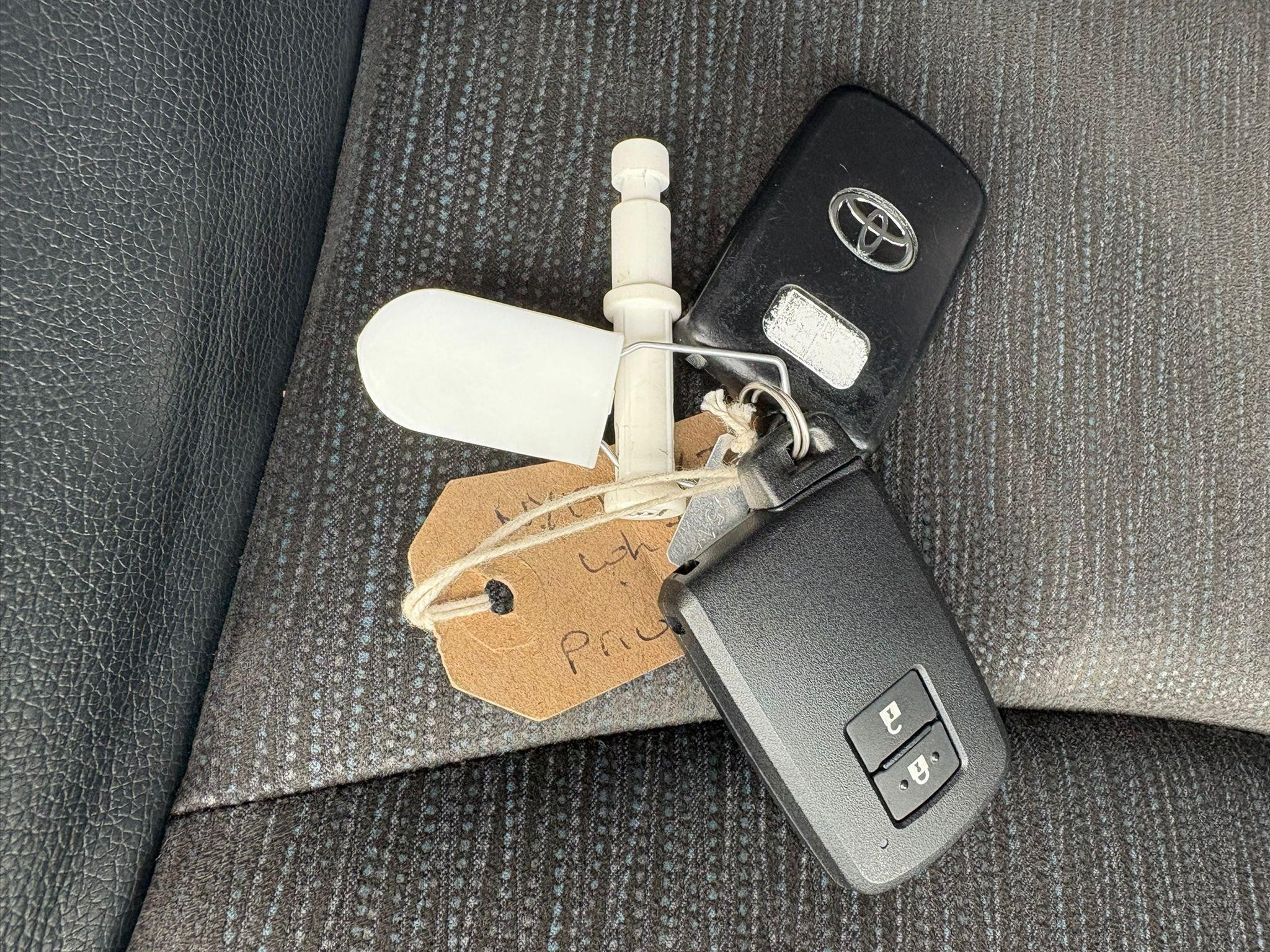 Toyota Prius+ Image 16