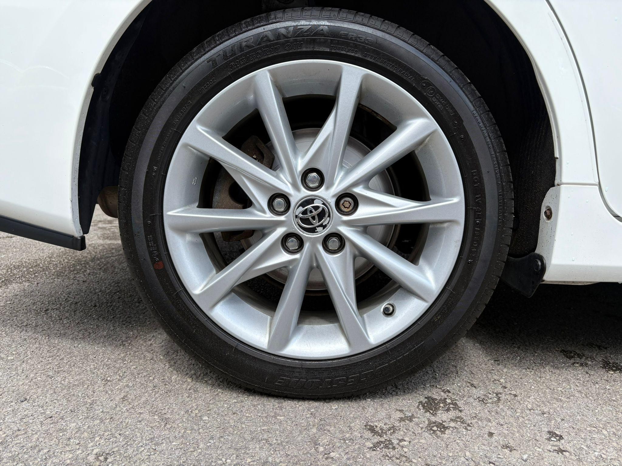 Toyota Prius+ Image 17