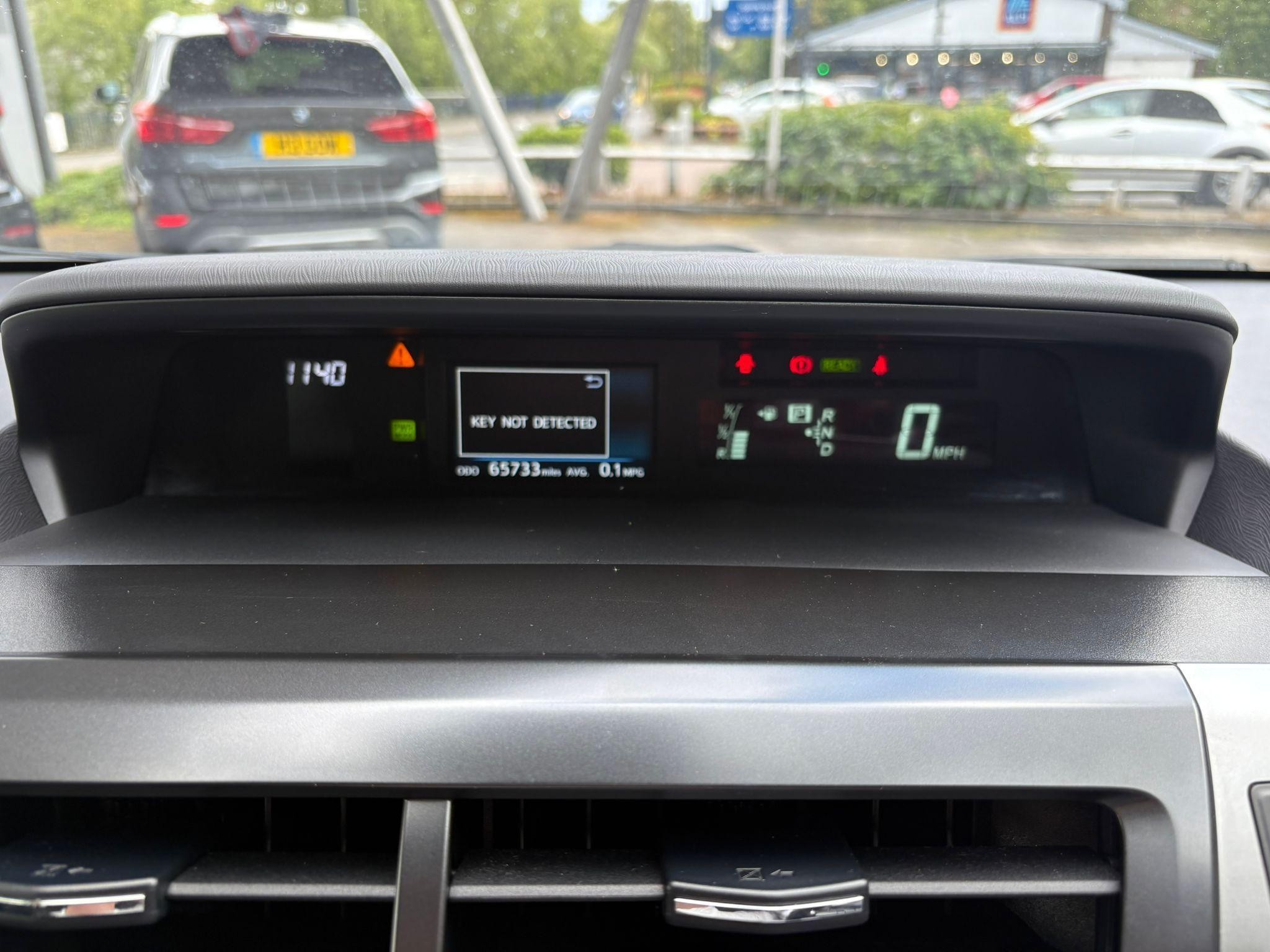 Toyota Prius+ Image 18