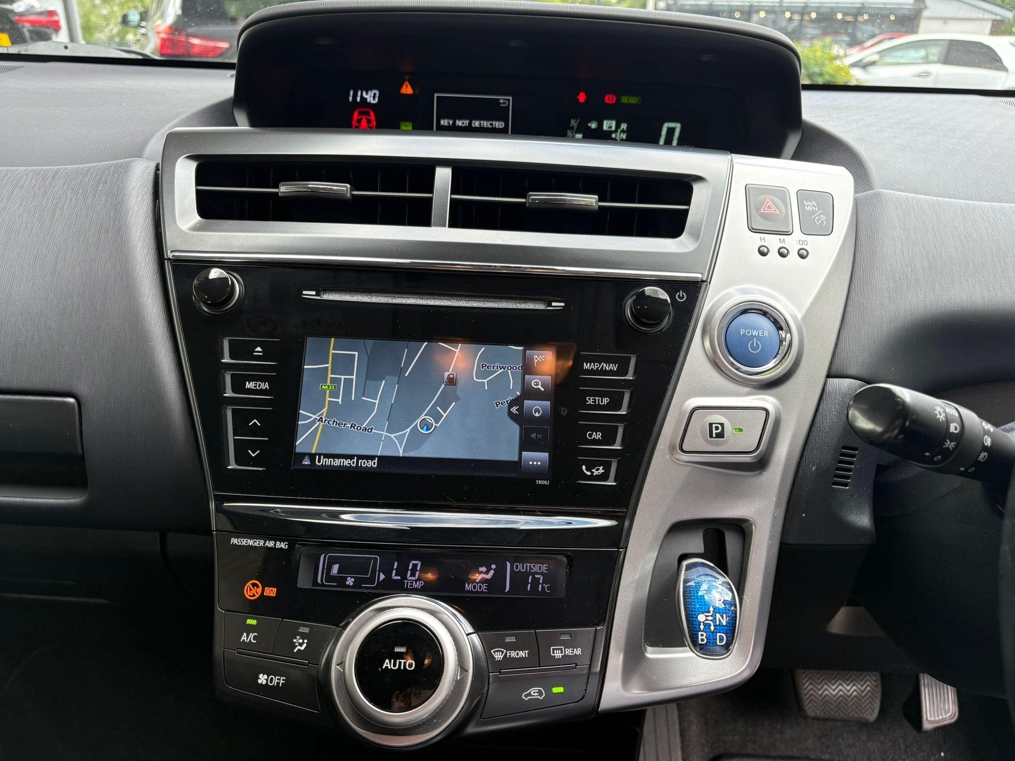 Toyota Prius+ Image 19