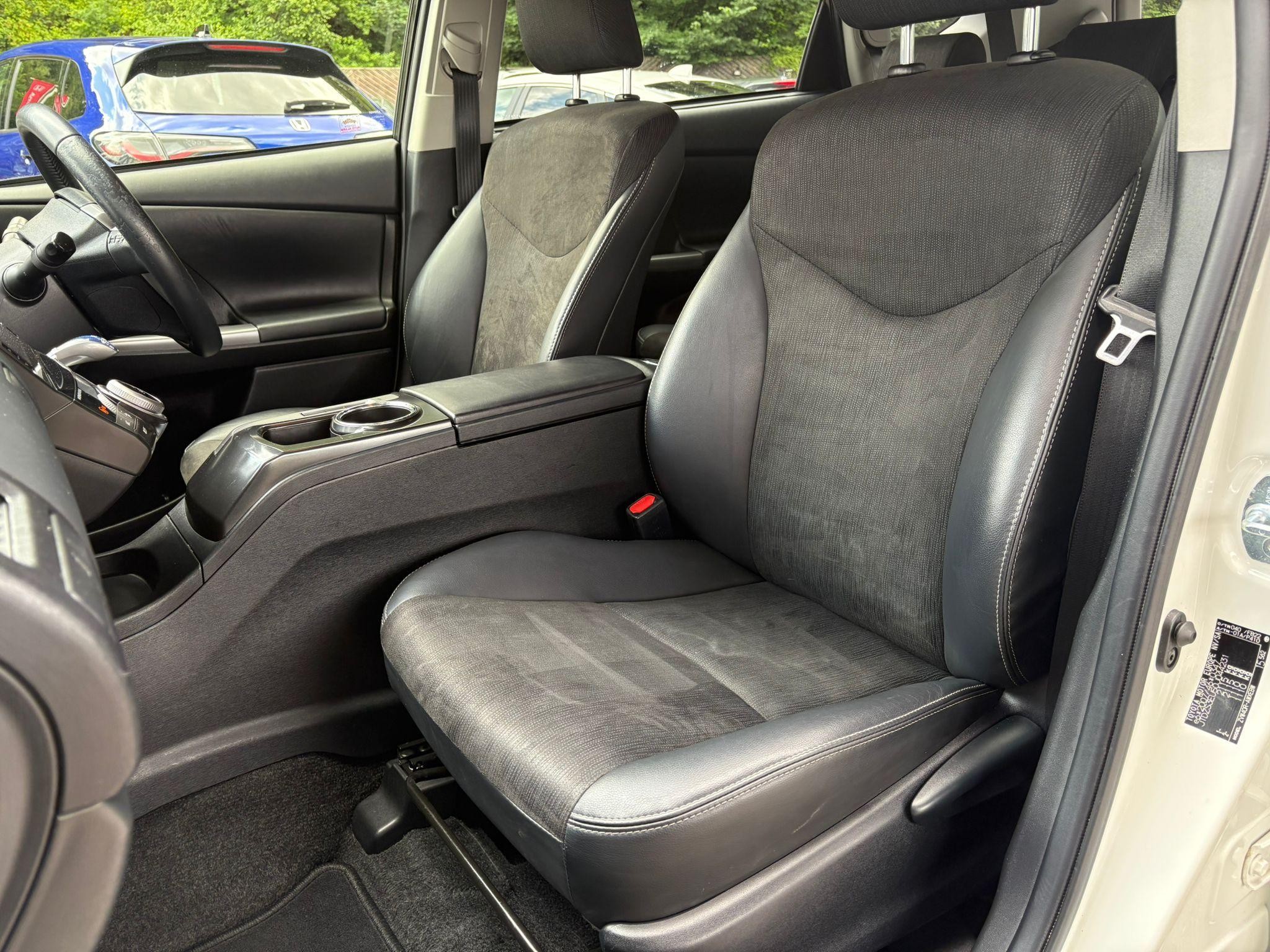 Toyota Prius+ Image 23
