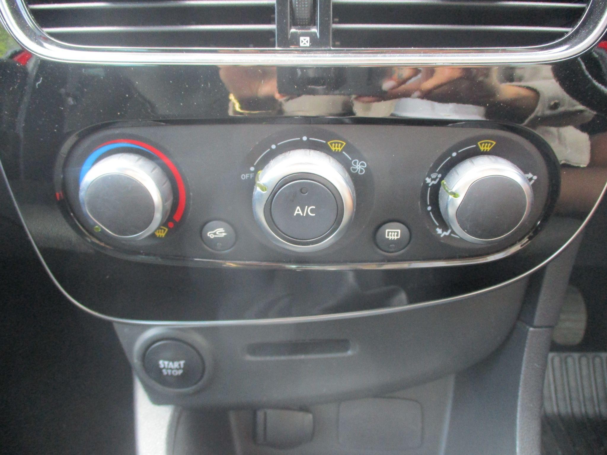 Renault Clio Image 23