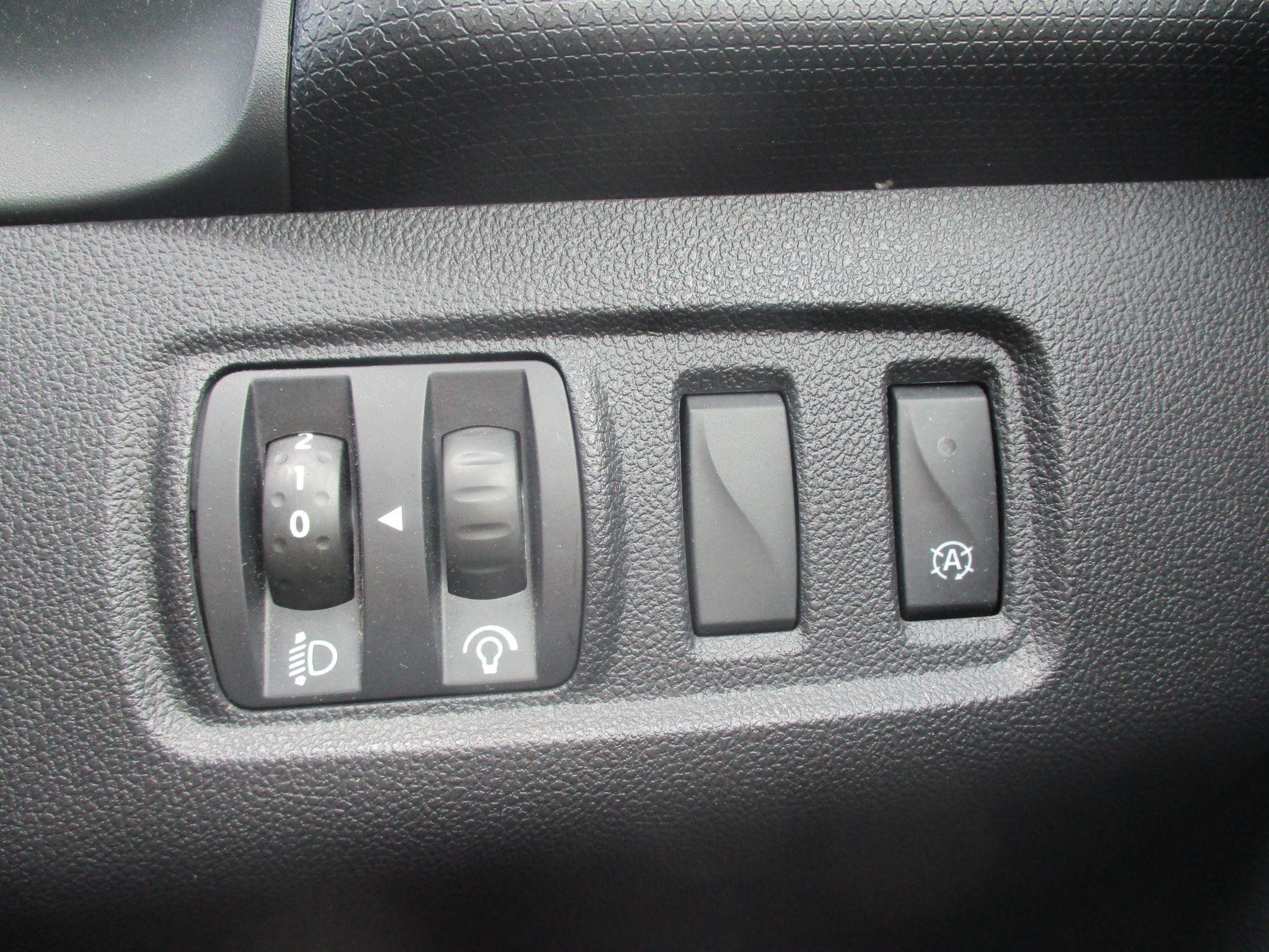 Renault Clio Image 24