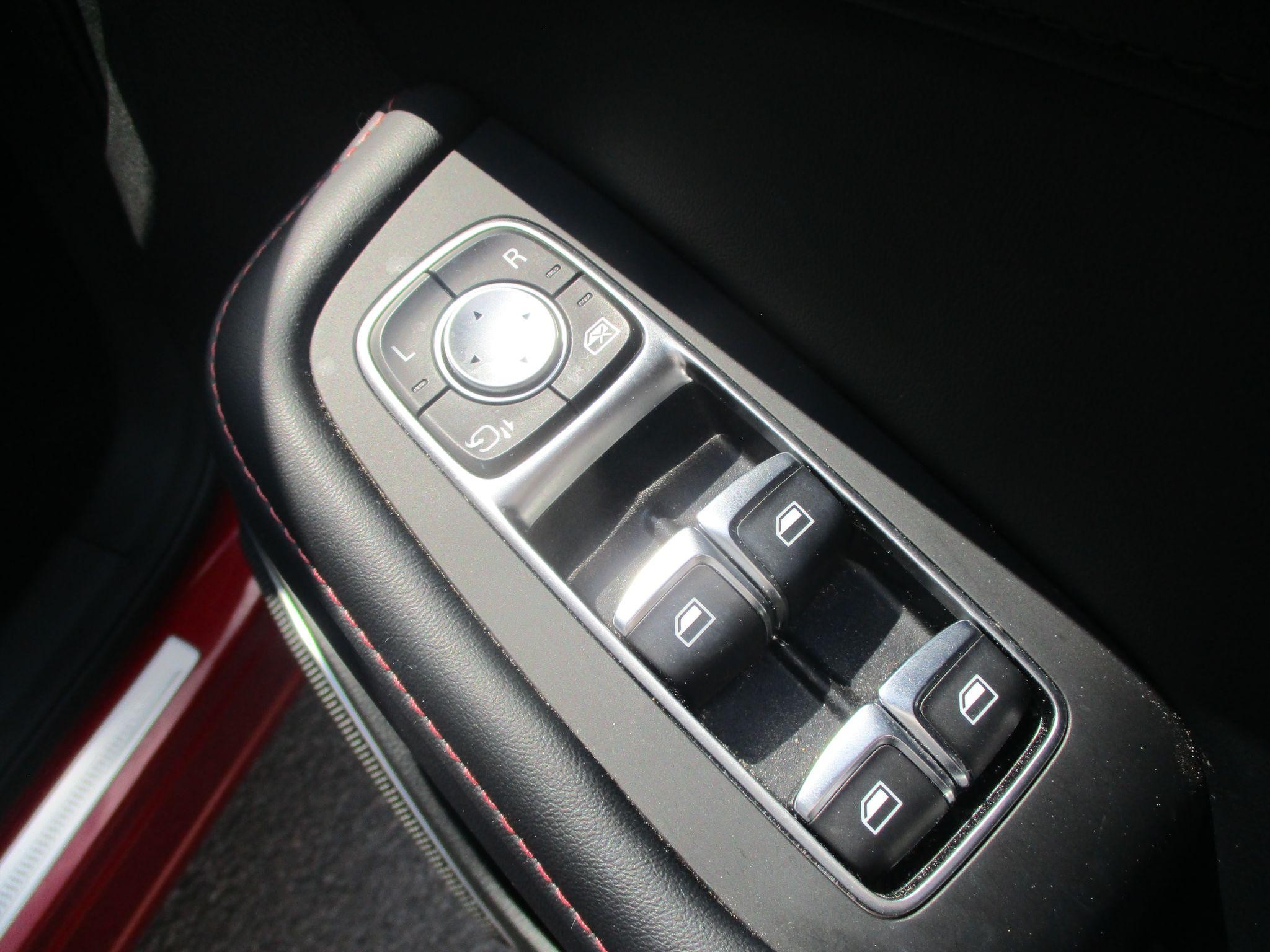 MG HS Image 13