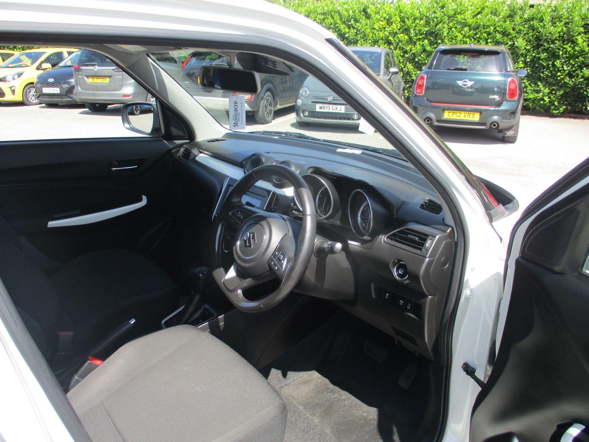 Suzuki Swift Image 9